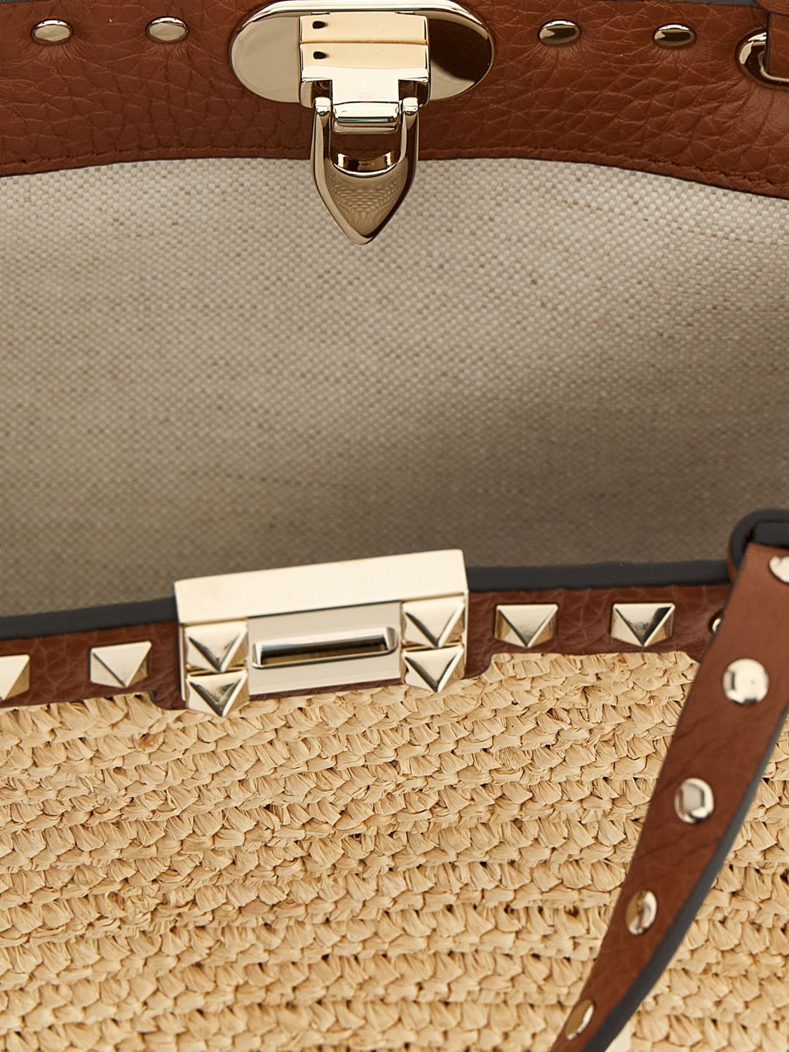 woman's shoulder bag