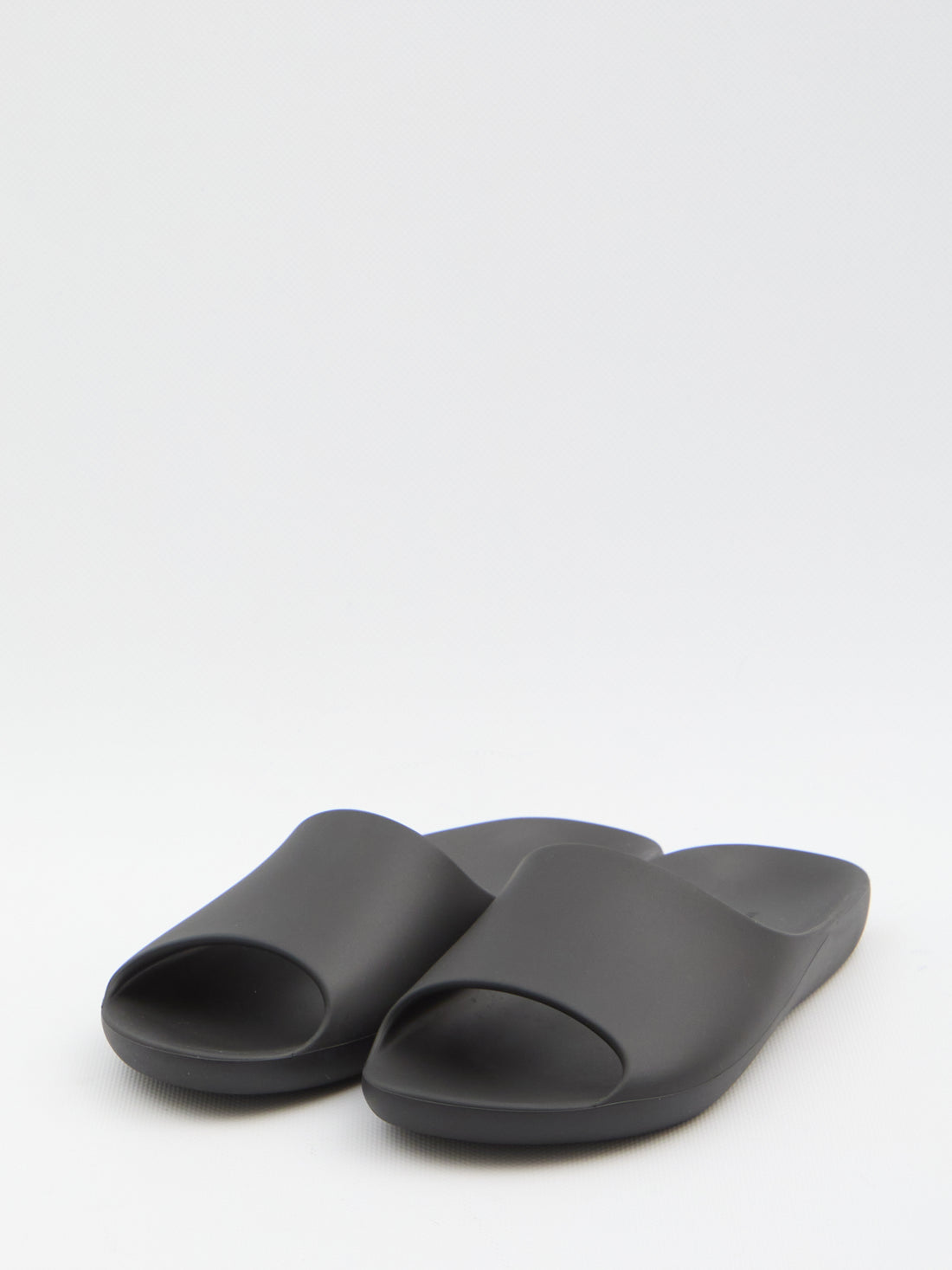 THE ROW 38 ama slip-on in rubber 