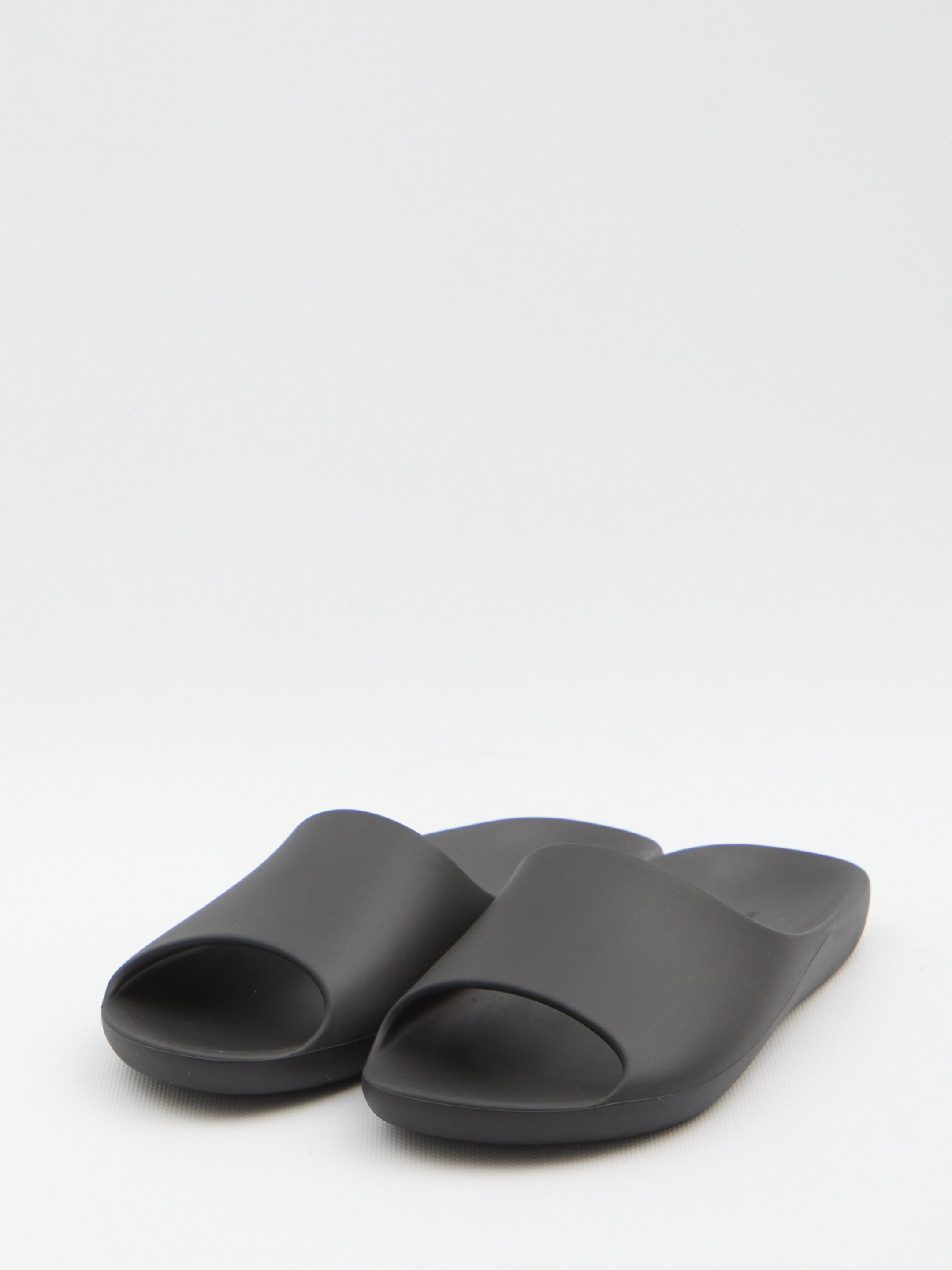 THE ROW 38 ama slip-on in rubber 
