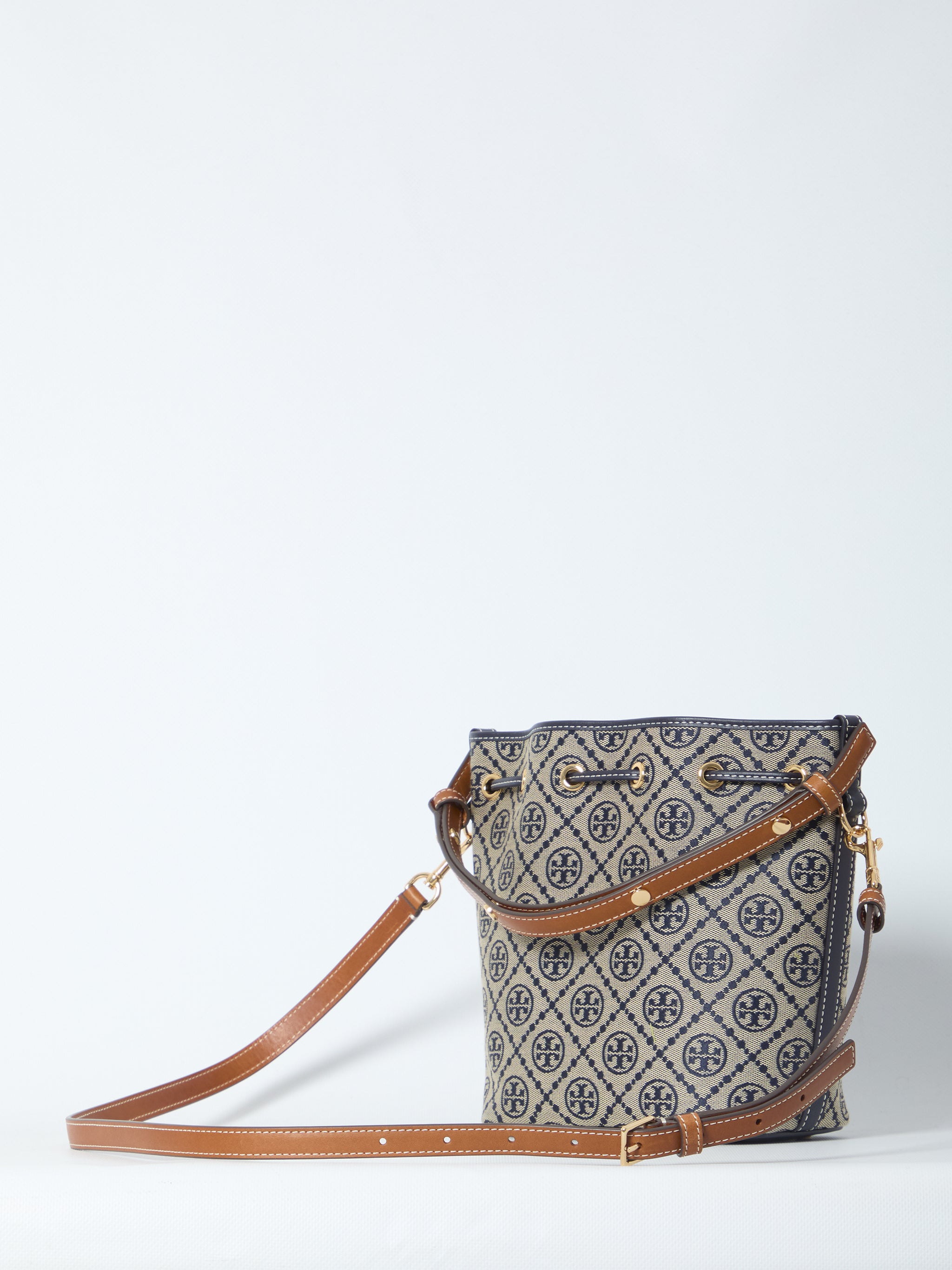 t monogram bucket bag