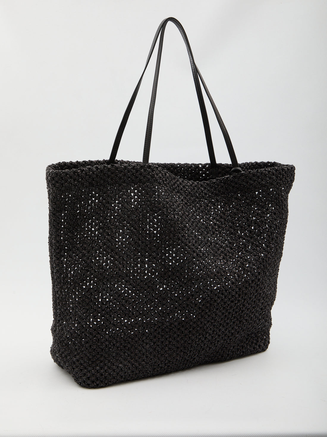 THE ROW OS black barn tote bag in raffia