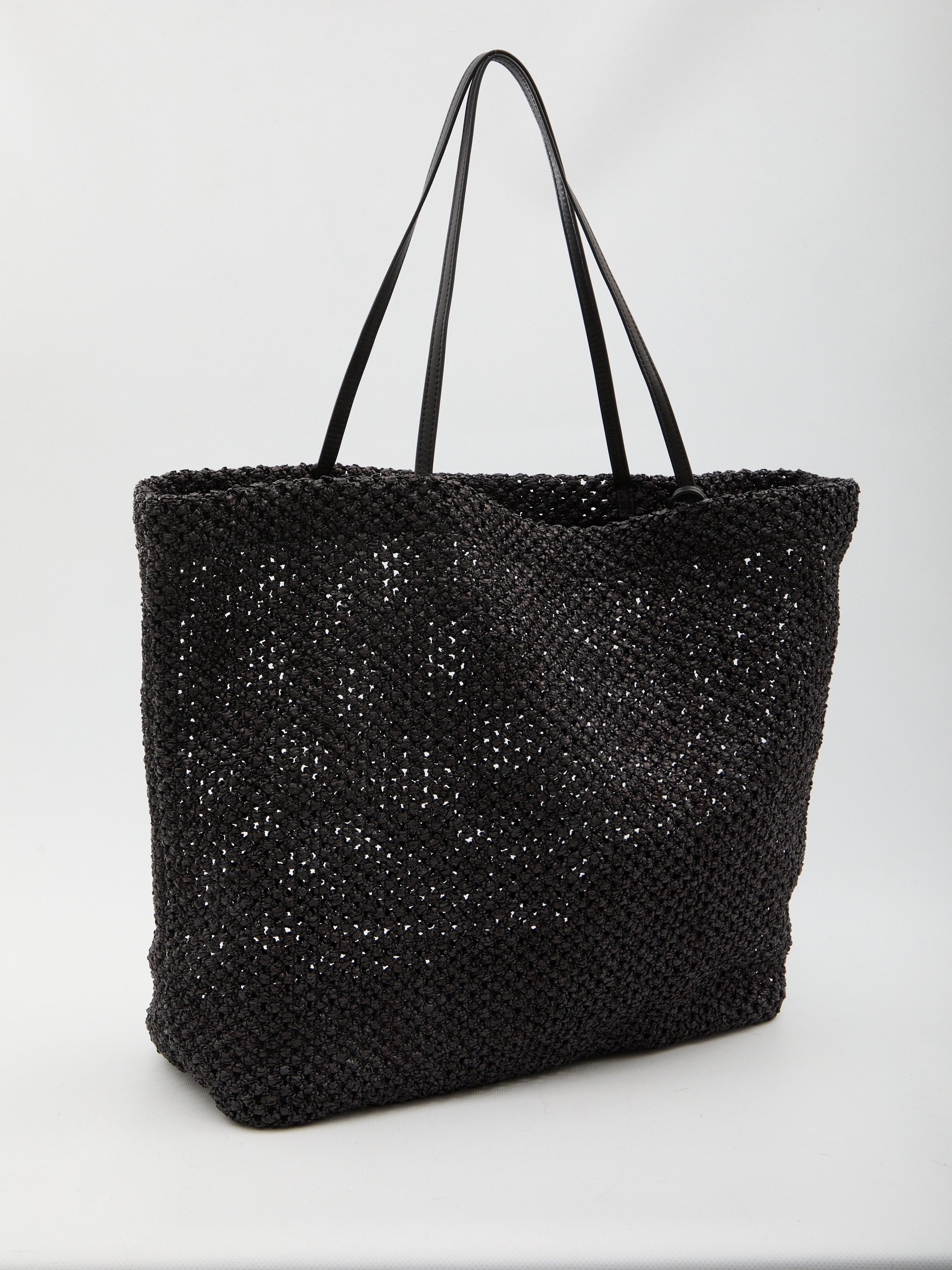THE ROW OS black barn tote bag in raffia