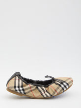 BURBERRY 36 fawn check ballet flats