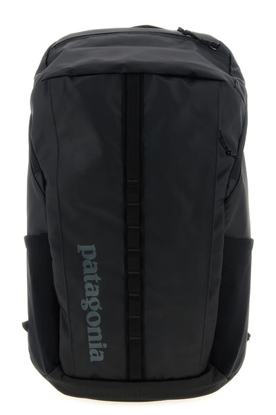 water-repellent and abrasion-resistant polyester ripstop black hole® pack back