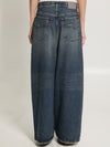 low-rise baggy jeans