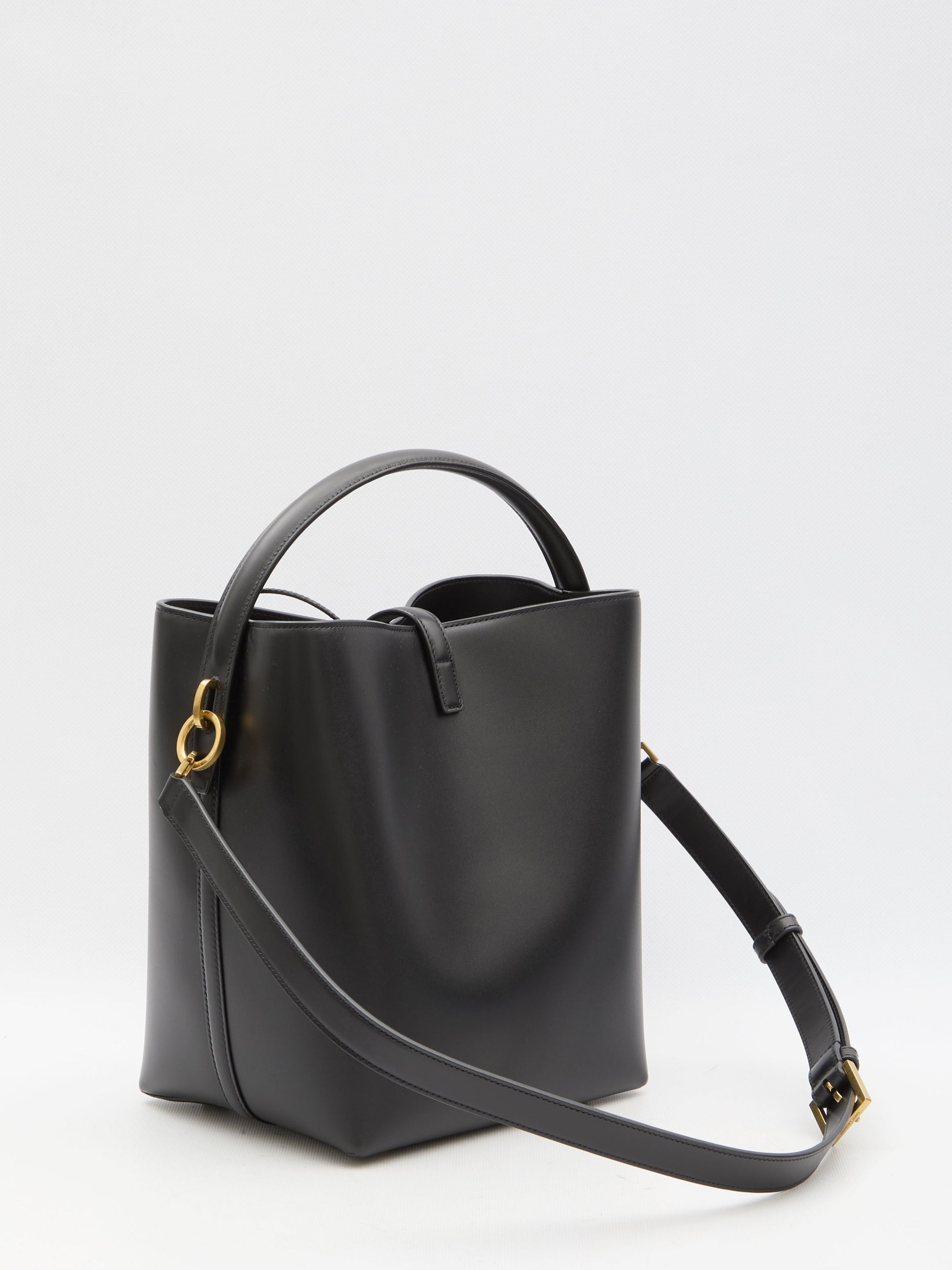 le 37 bucket bag
