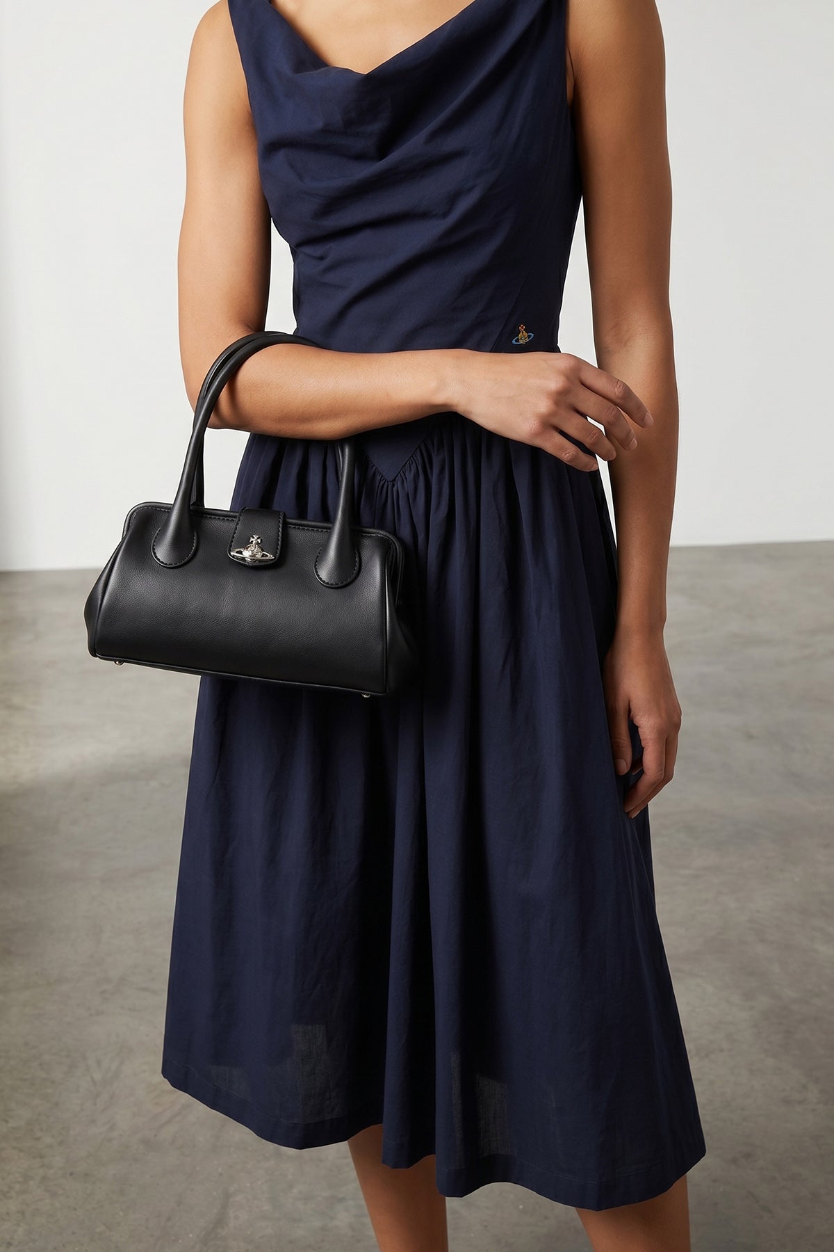 pamela handbag in imitation leather lined