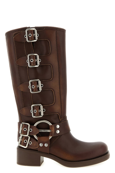 the miu miu sienna leather boot defines the silhouette through a knee structur