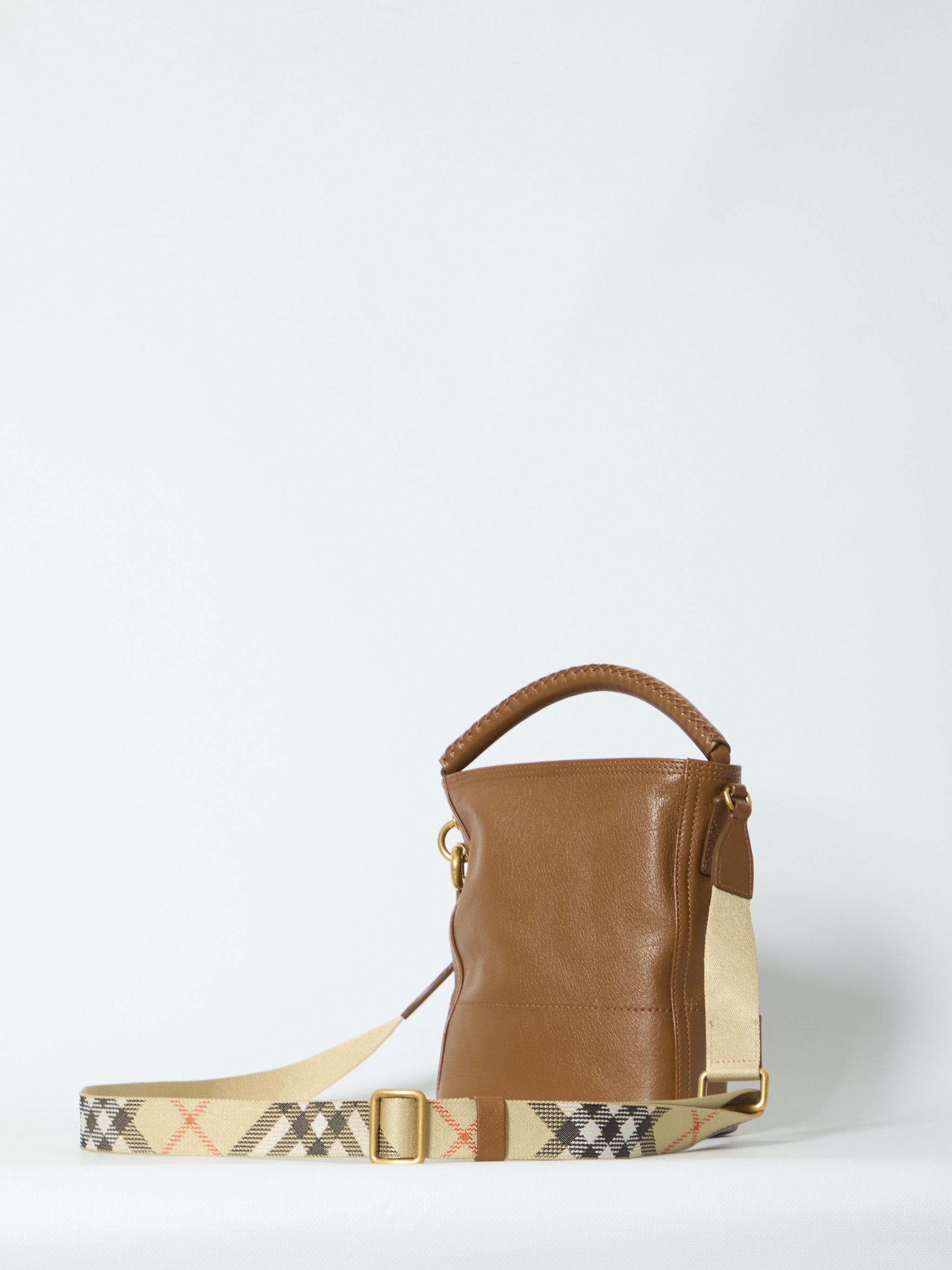 b clip bucket bag