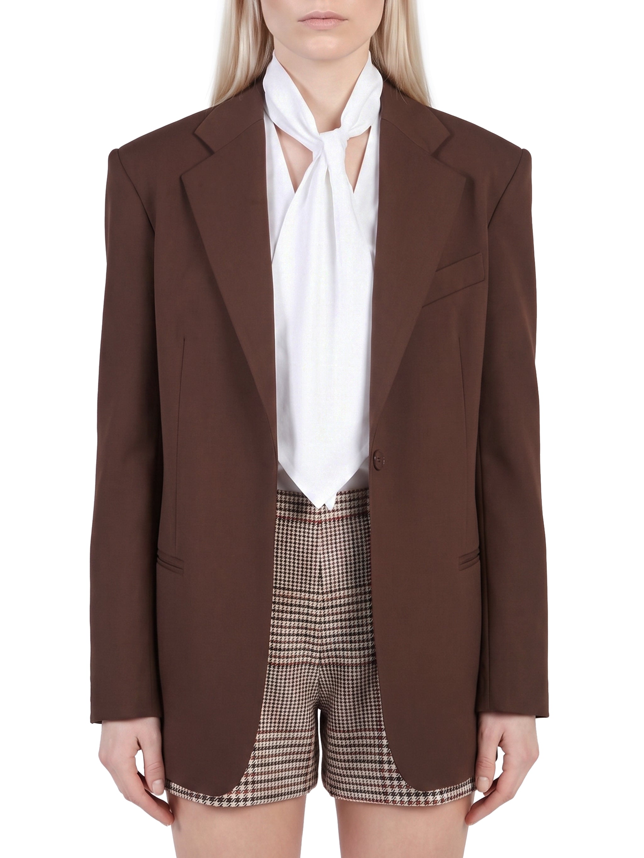 blazer over single-breasted frescolana