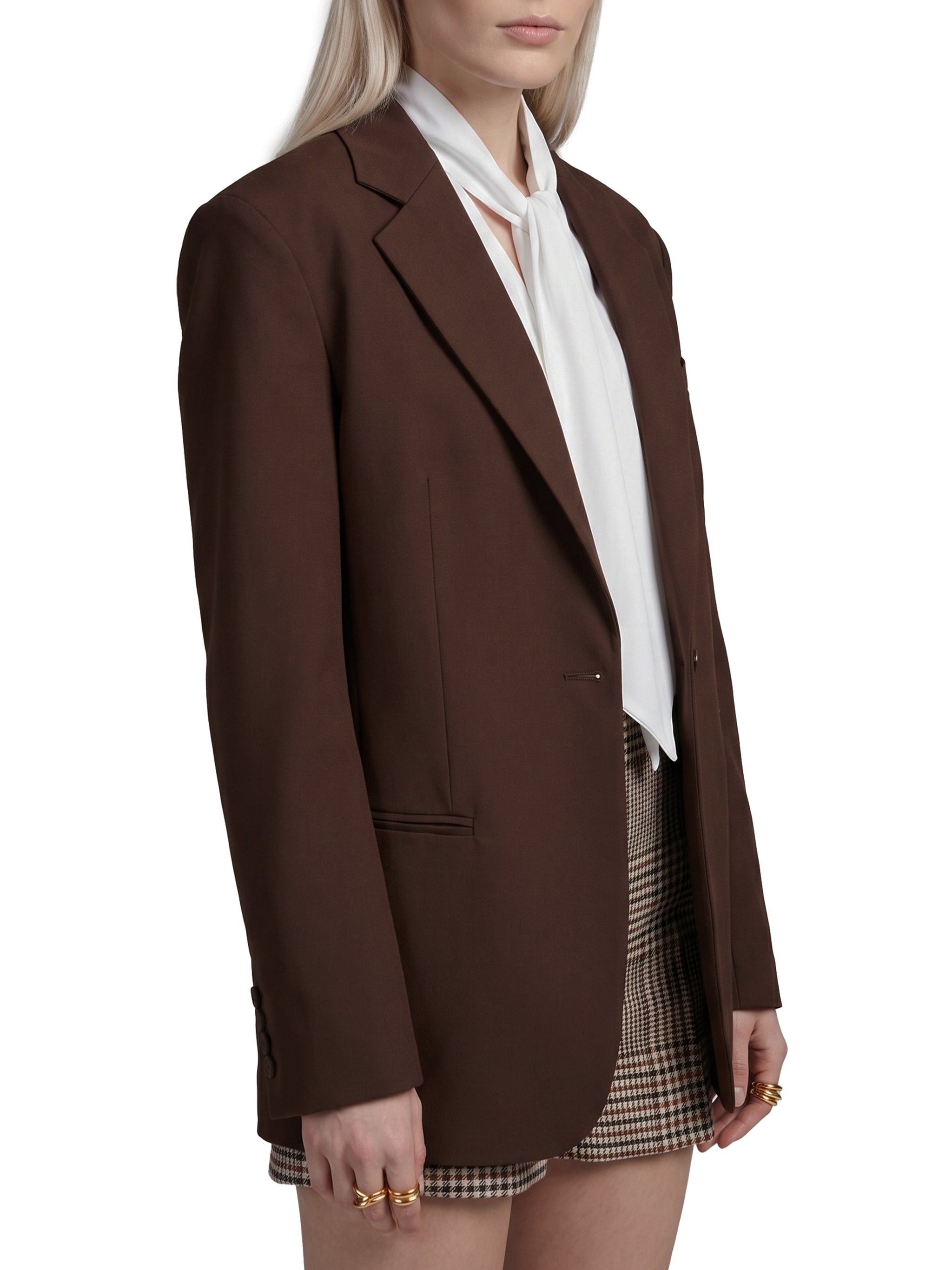 blazer over single-breasted frescolana