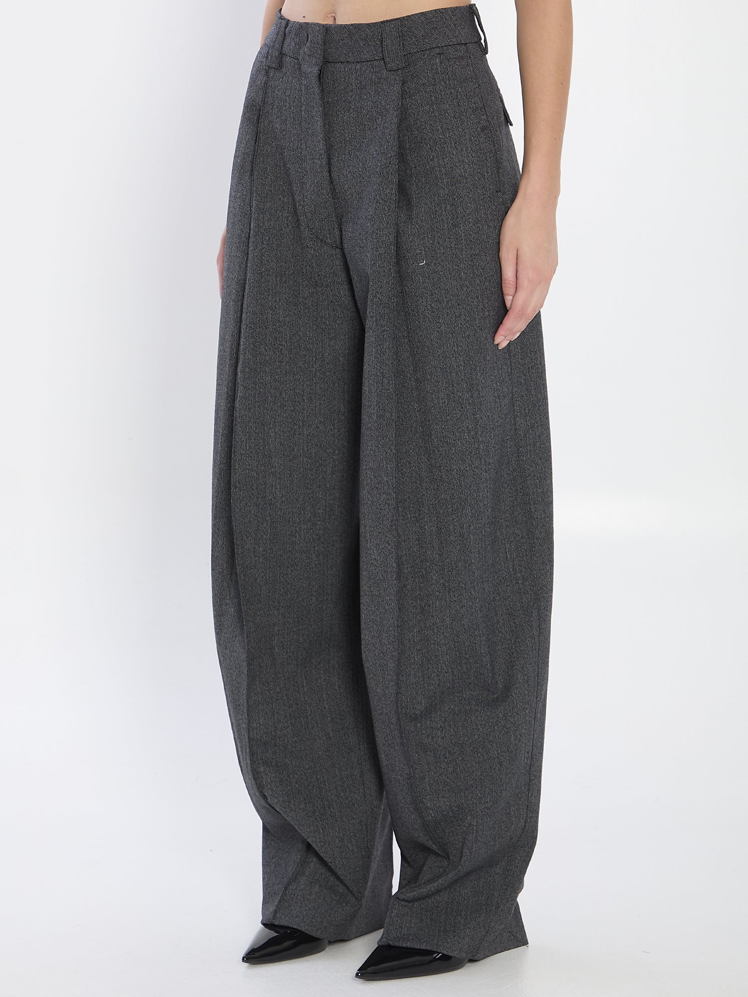 THE LATEST  40 cara pants