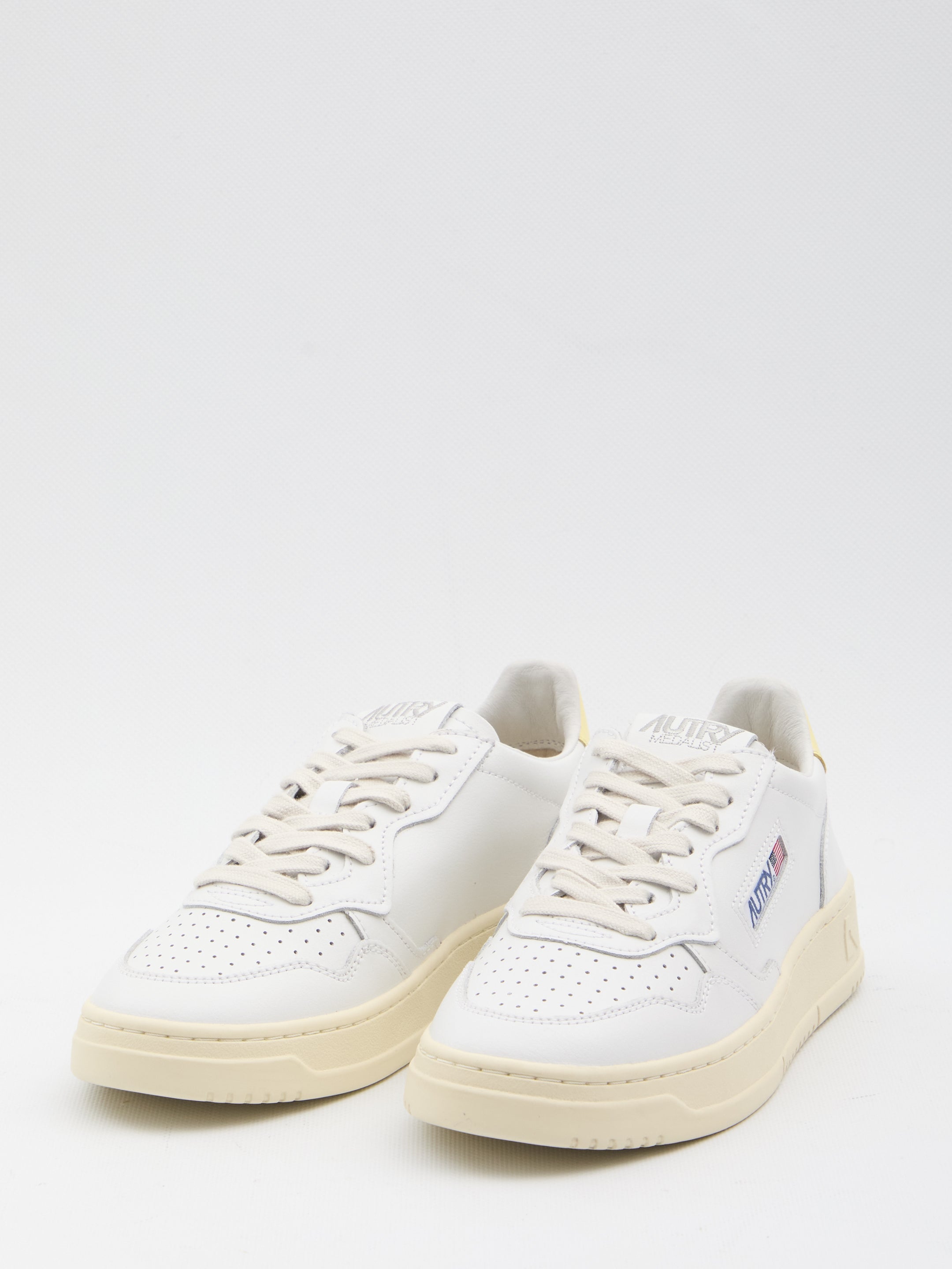 AUTRY 36 medalist low sneakers 
