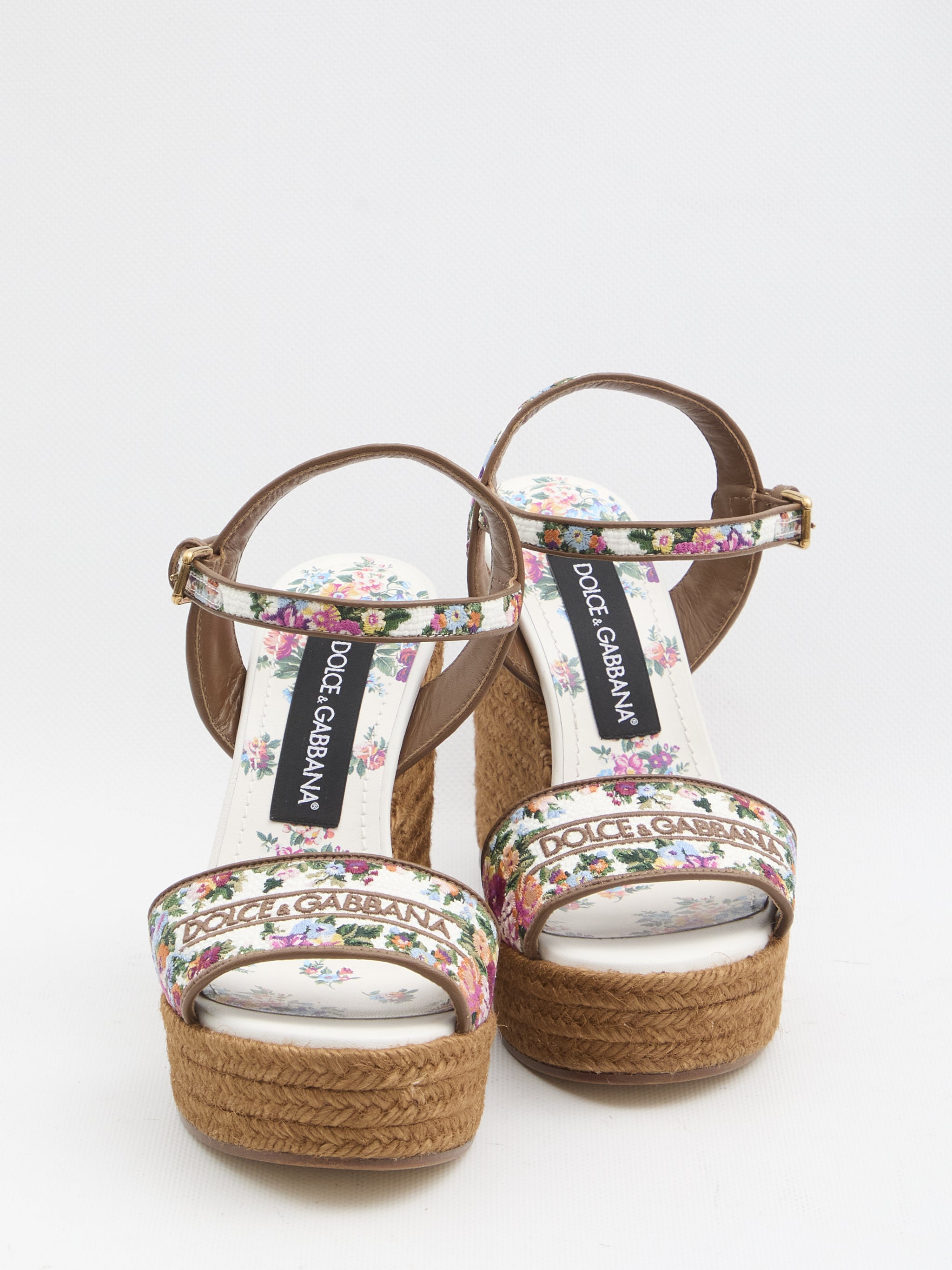 platform in nappa with thread embroidery