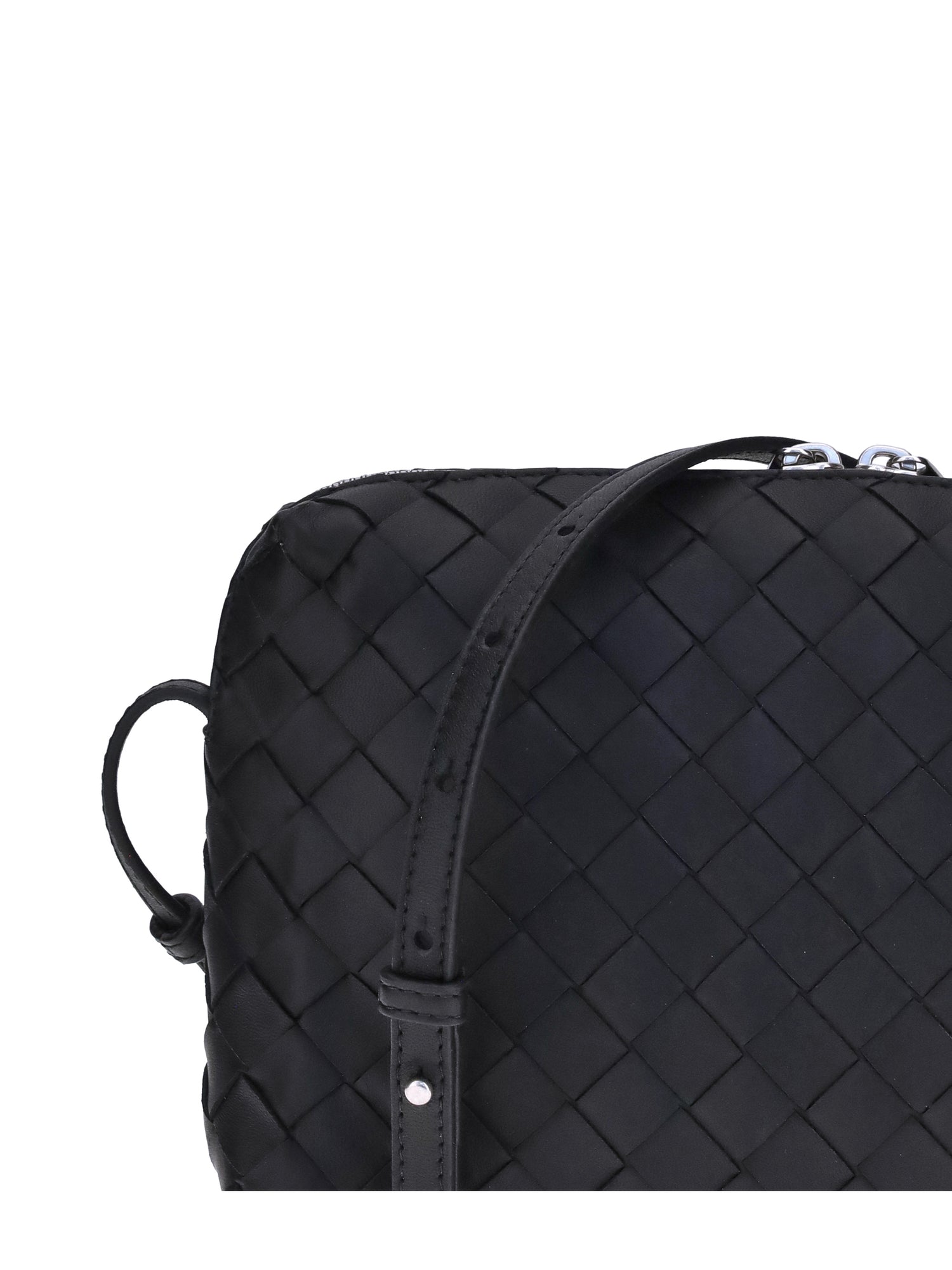 iconic intreccio shoulder bag