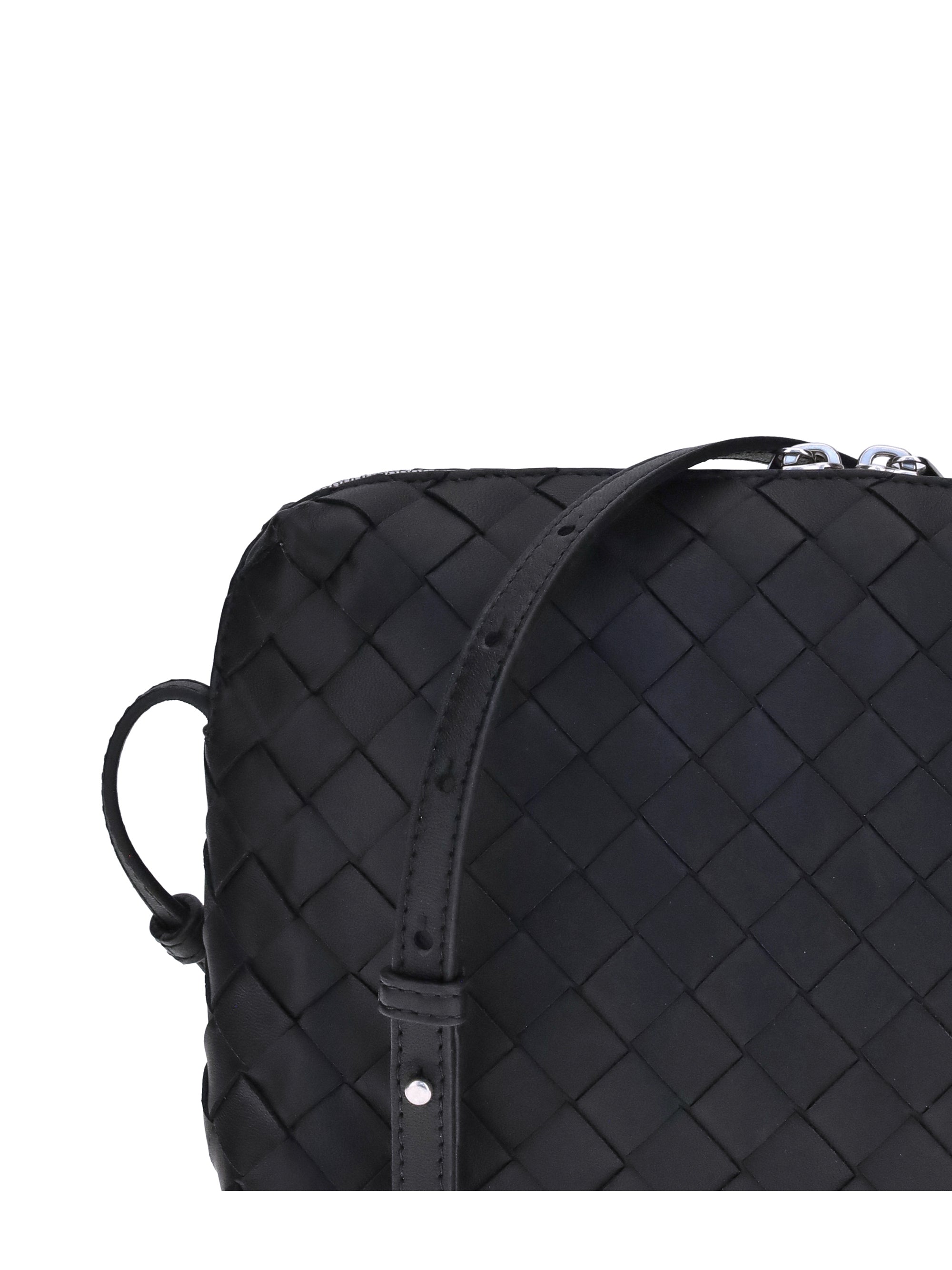 iconic intreccio shoulder bag
