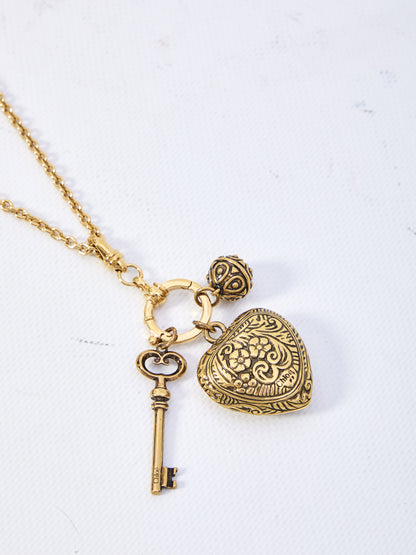 CHLOE OS château treasures pendants necklace