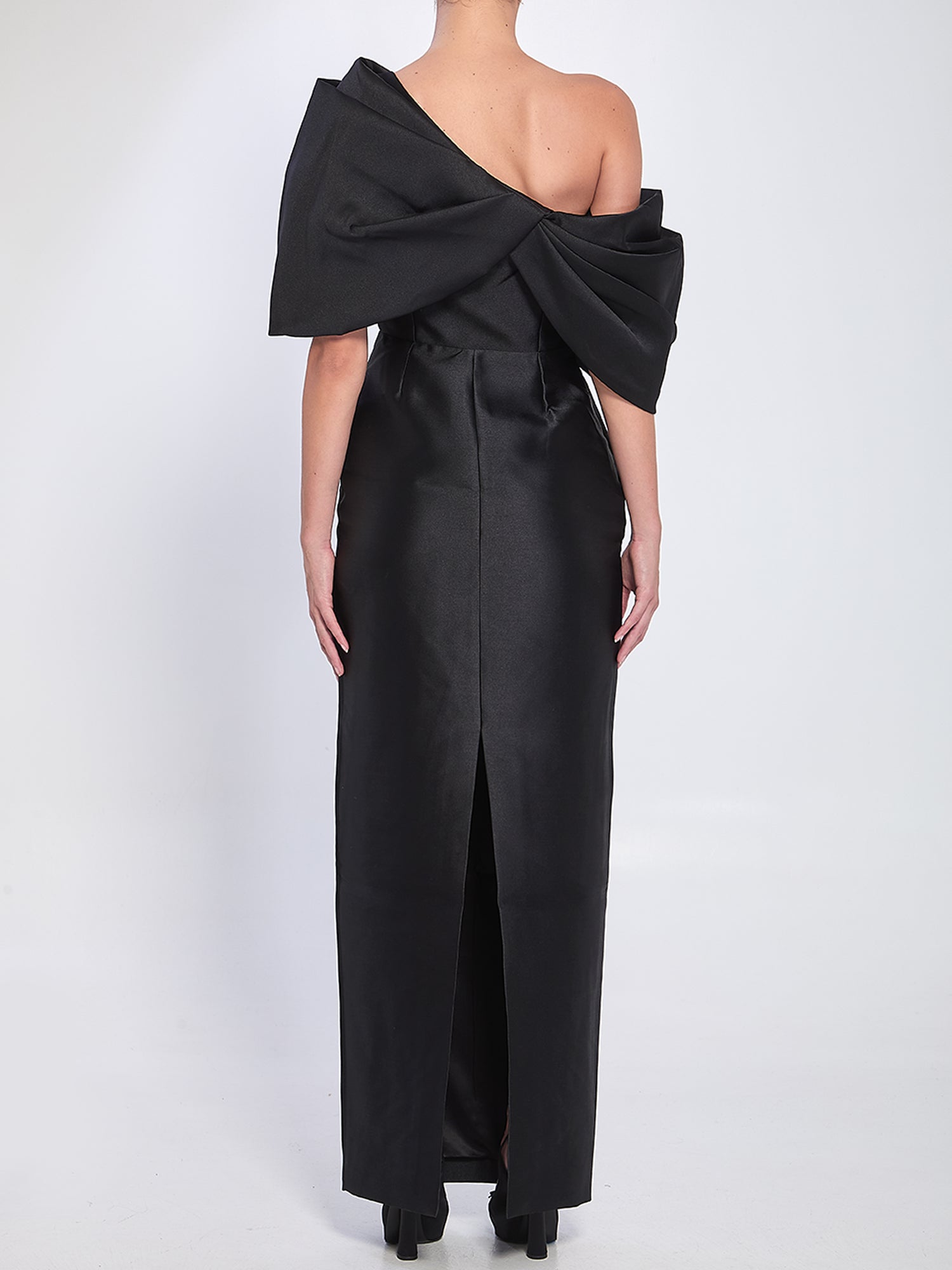 SOLACE LONDON 10 davina maxi dress in black 