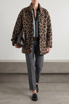 the ferragamo hug soft (l) shoulder bag stands out for its trapezoid silhouett