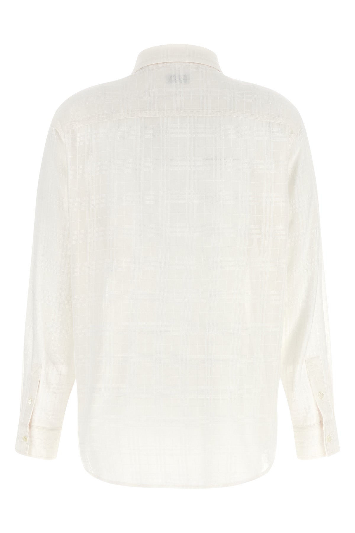 the burberry emma shirt redefines the codes of everyday elegance through metic