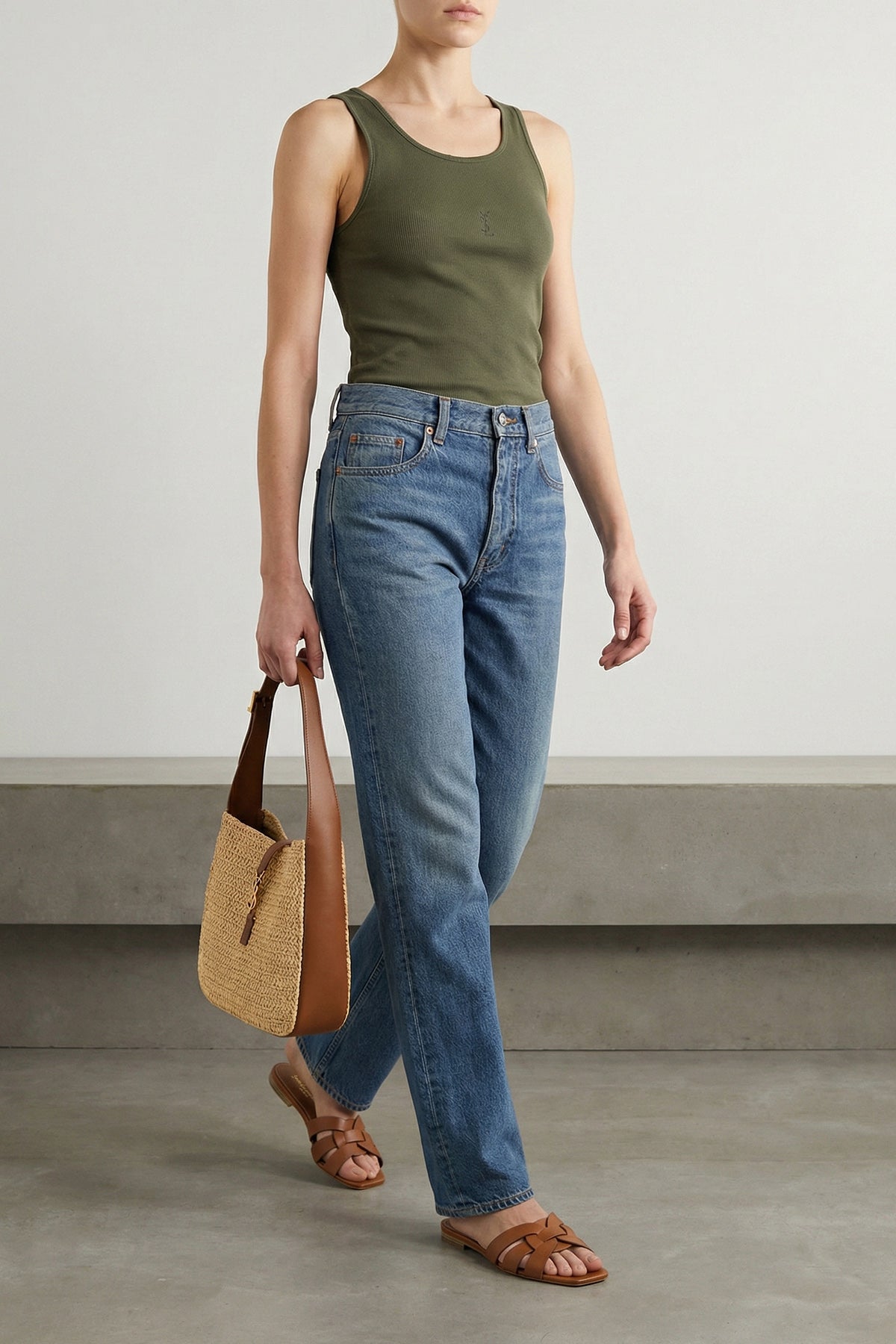 small le 5 à 7 shoulder bag in woven raffia and vegetable-tanned leather