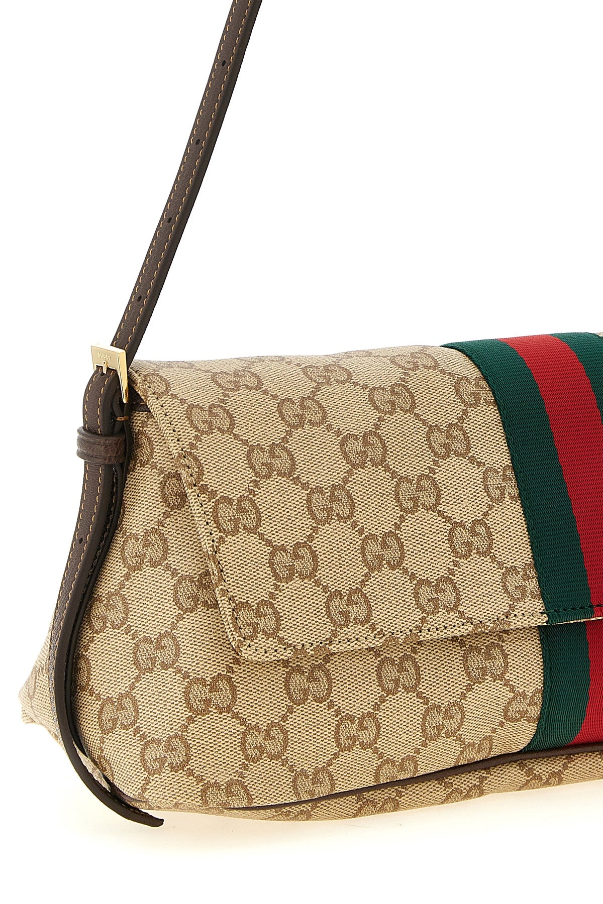 the gucci madison medium shoulder bag defines a structured rectangular silhoue