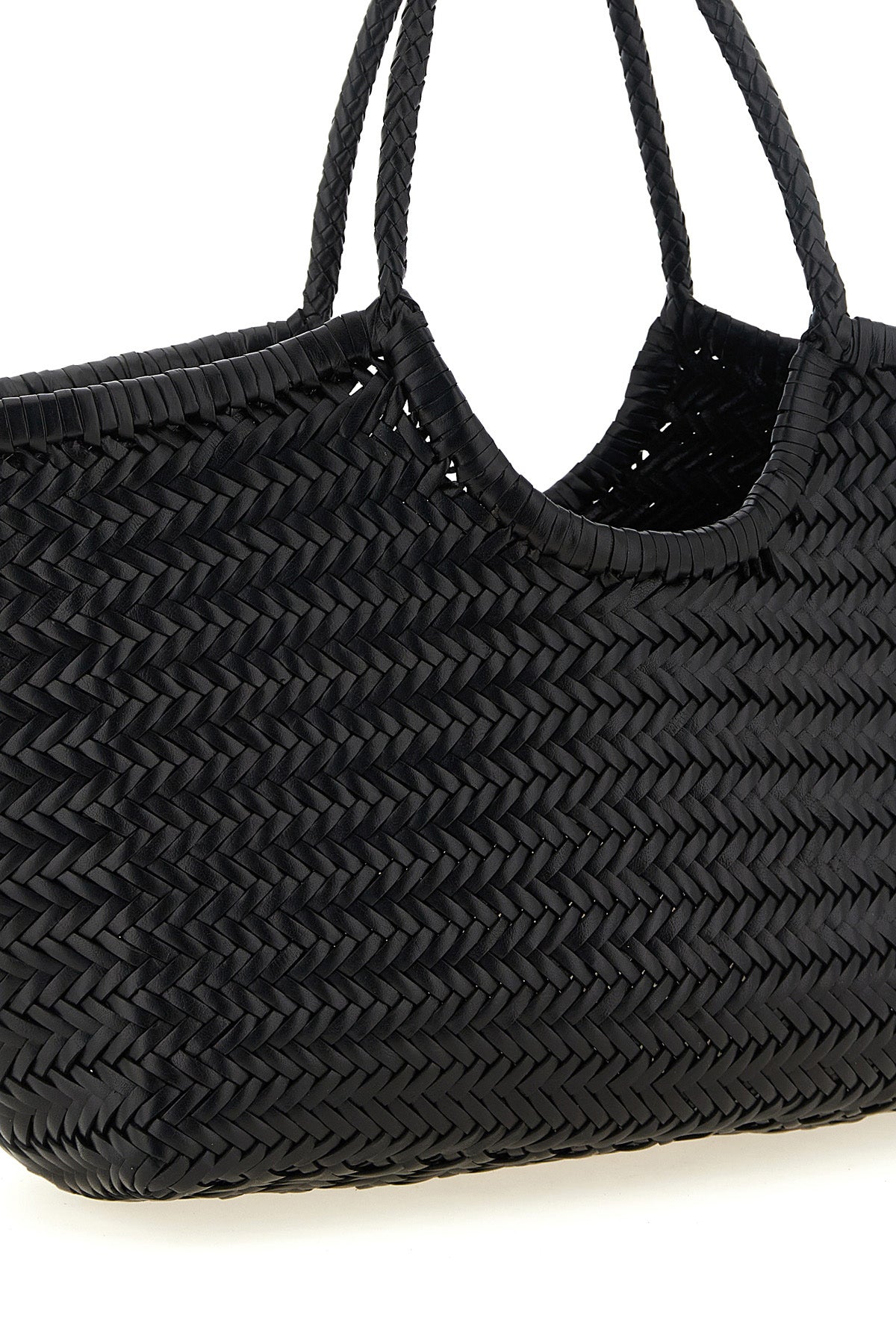 the dragon diffusion nantucket basket big shoulder bag stands out for its capaci