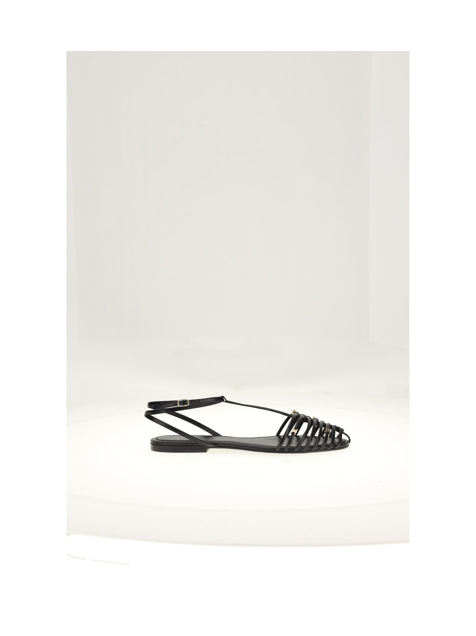 strappy flat sandal 05
