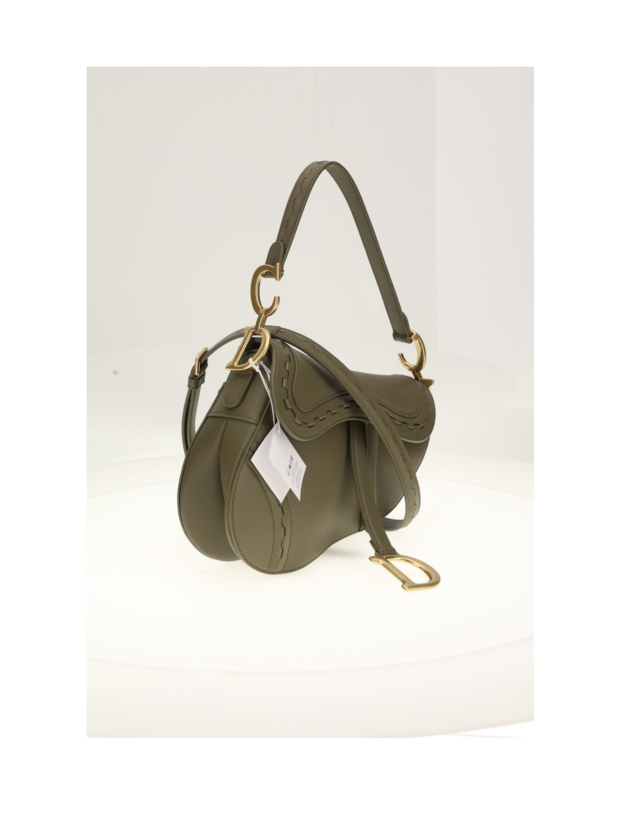 medium saddle with trim