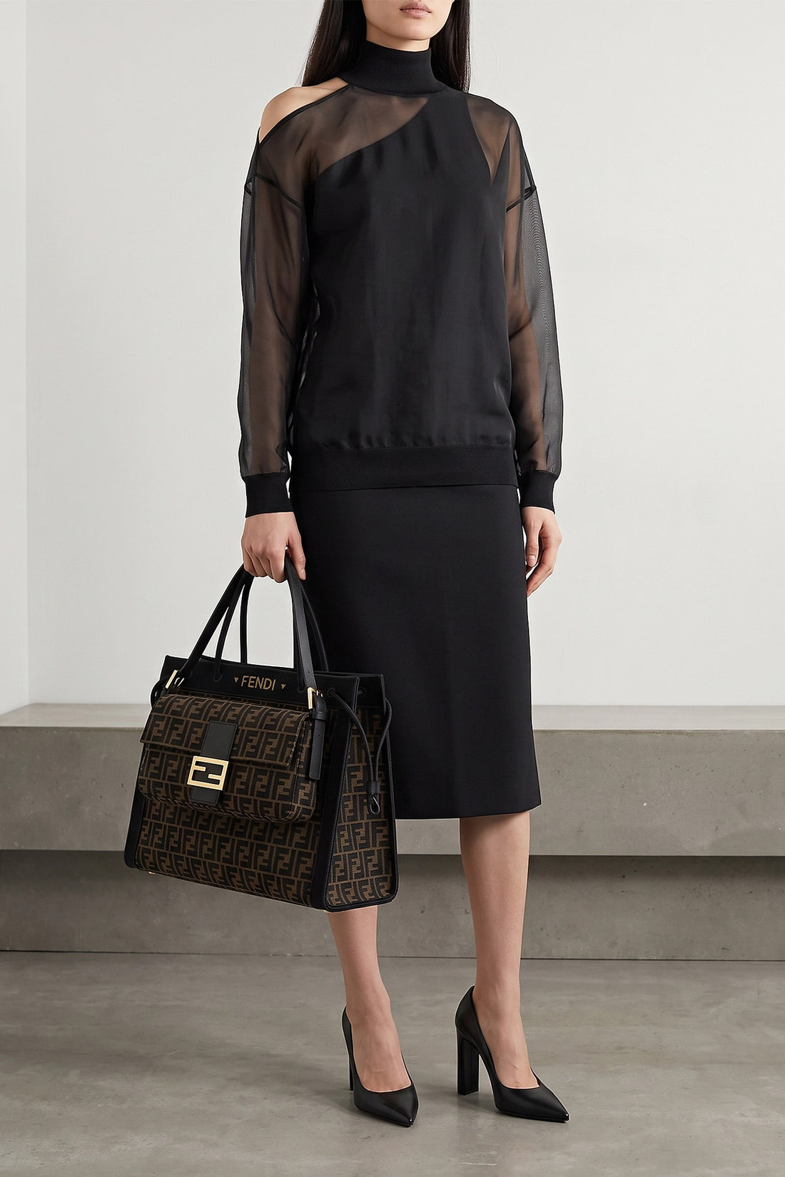 FENDI OS the large fendi magic shopping bag is distinguished by a structured and capaci
