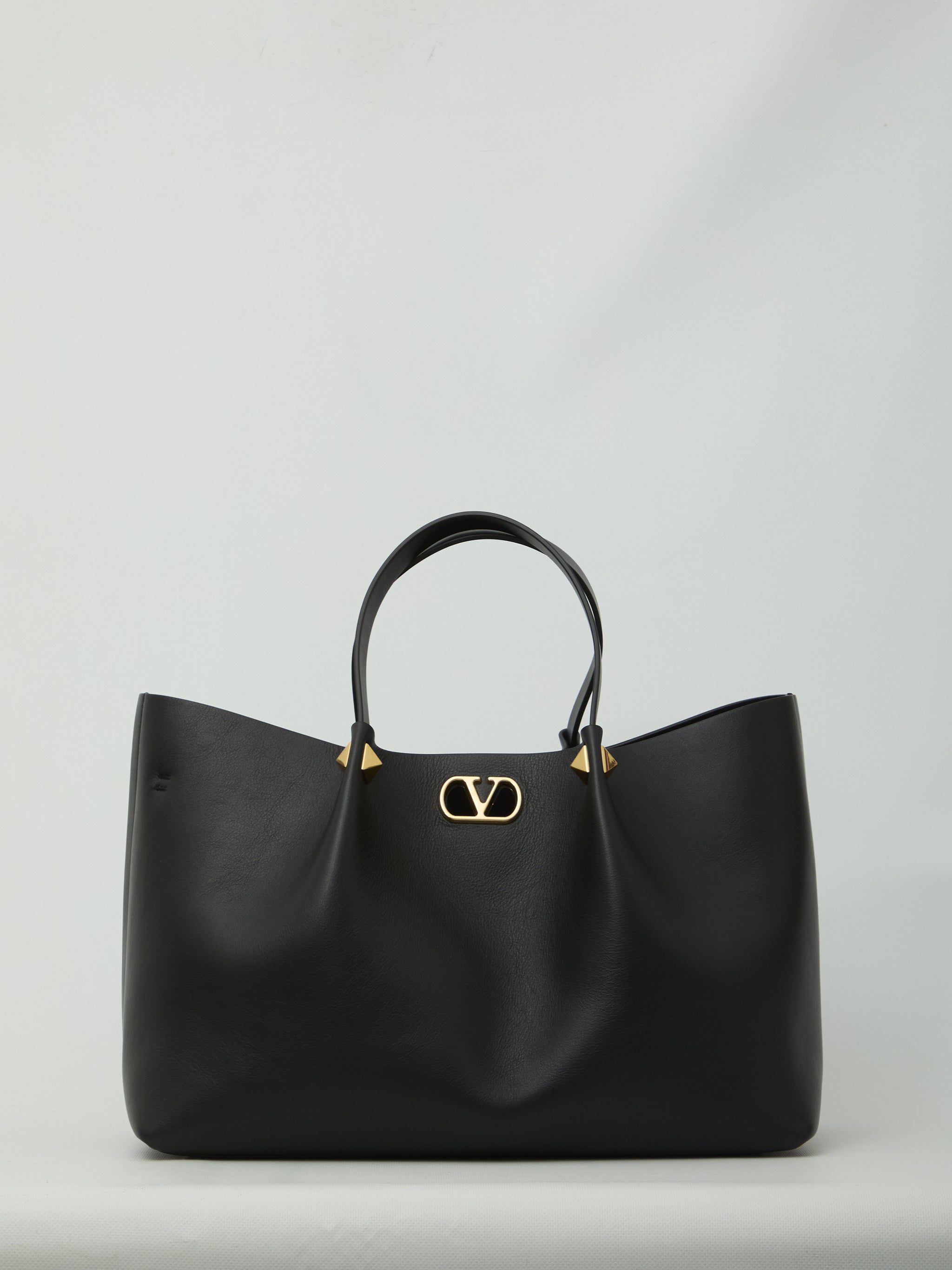 large vlogo signature tote bag