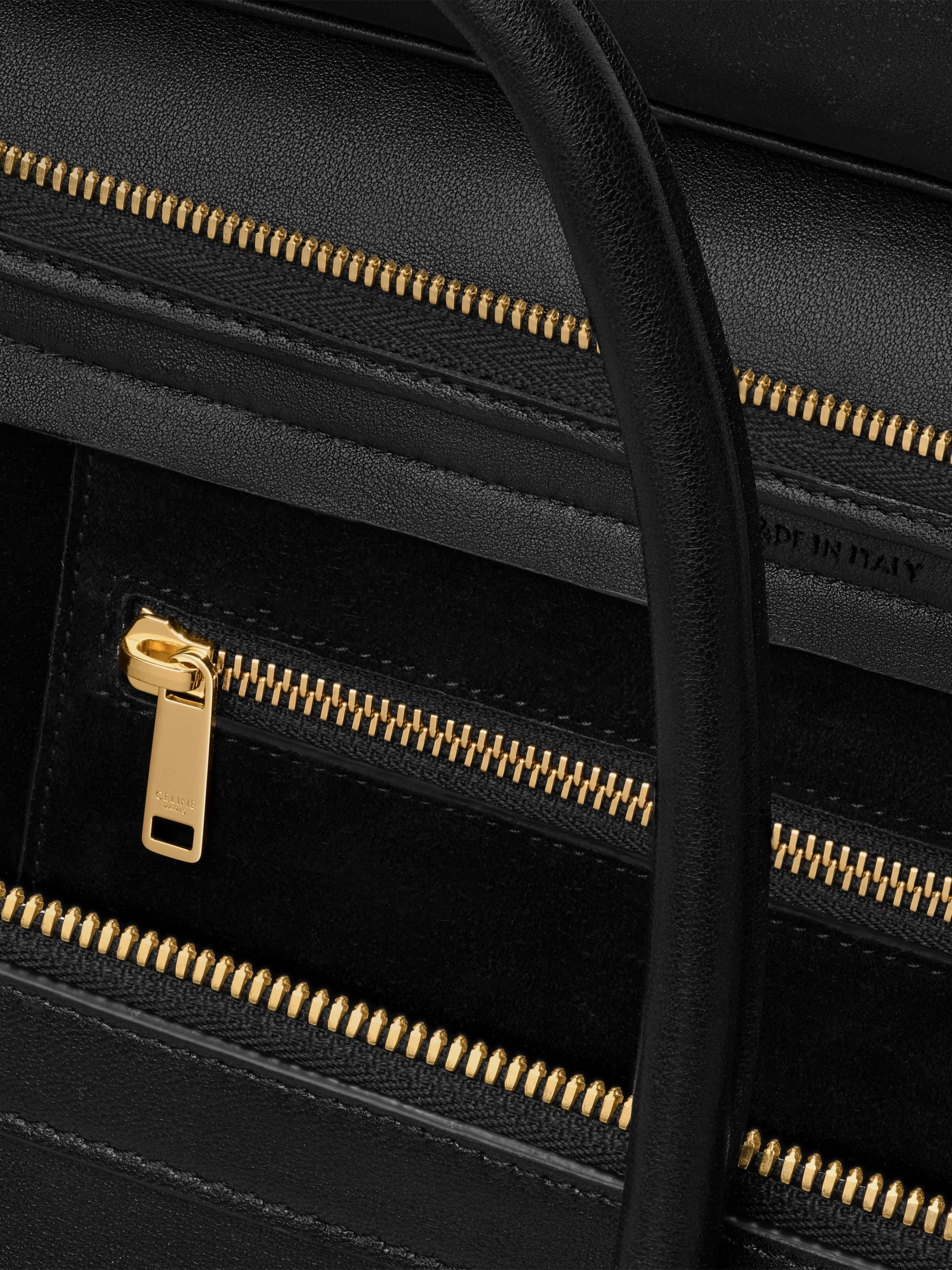 black medium luggage bag