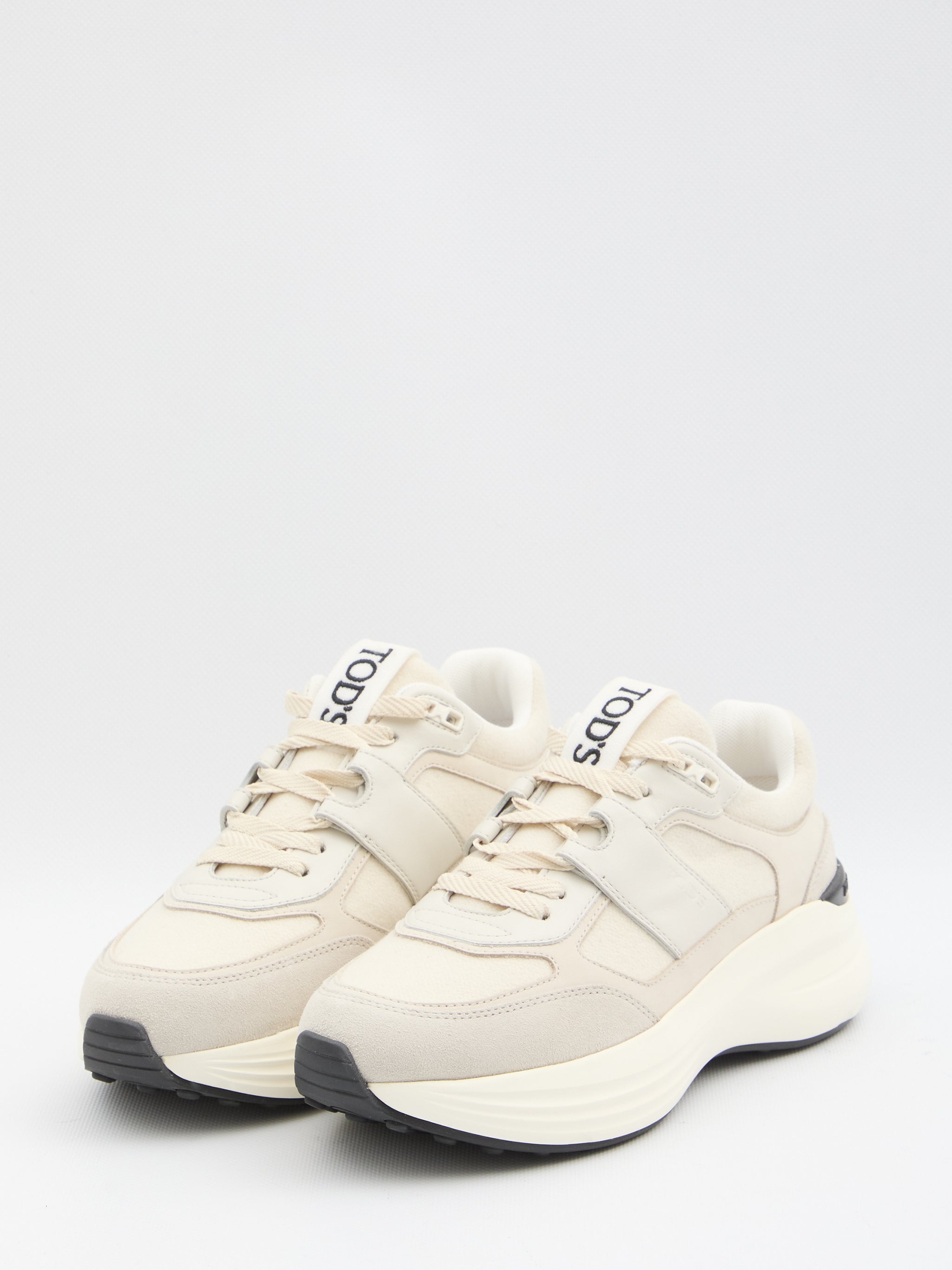 sneakers in leather and fabric