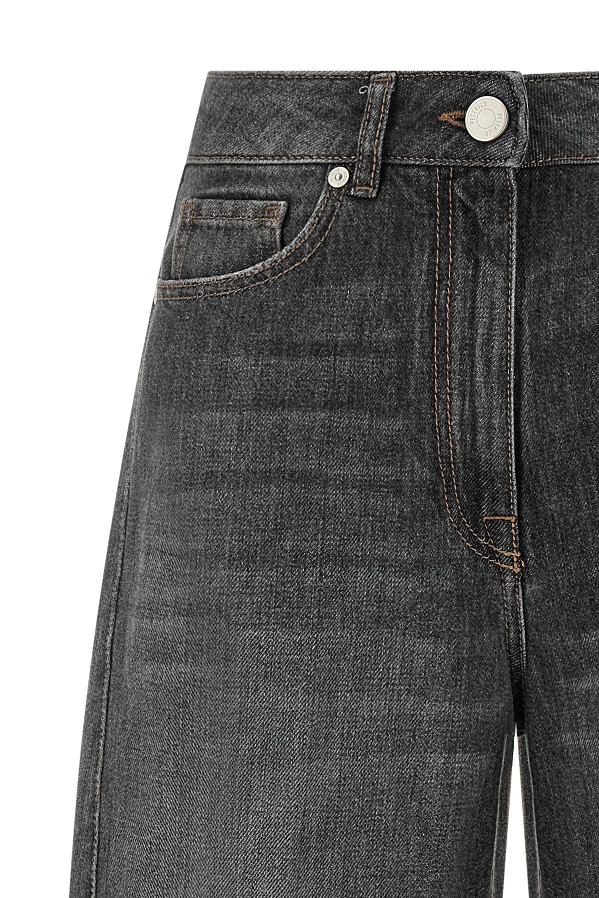 pesericos pure cotton jeans are distinguished by a balloon silhouette