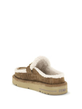 FENDI 36 après chic sheepskin mules