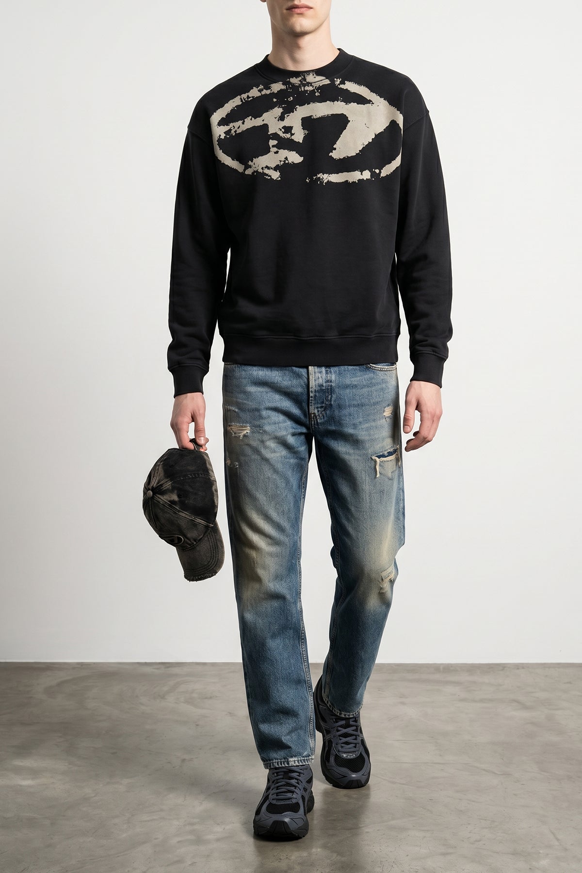 the diesel c-seymon baseball cap defines an urban aesthetic through a rigorous
