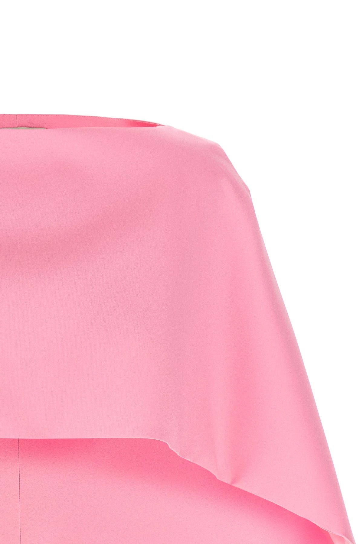 the alberta ferretti cape redefines the volumes of light outerwear through a cro