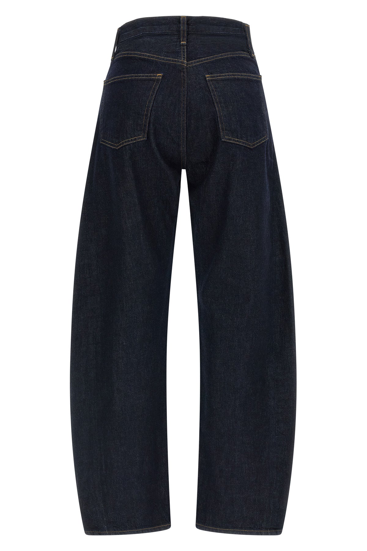 the luna agolde jeans redefine the volumes of the daily wardrobe through an in