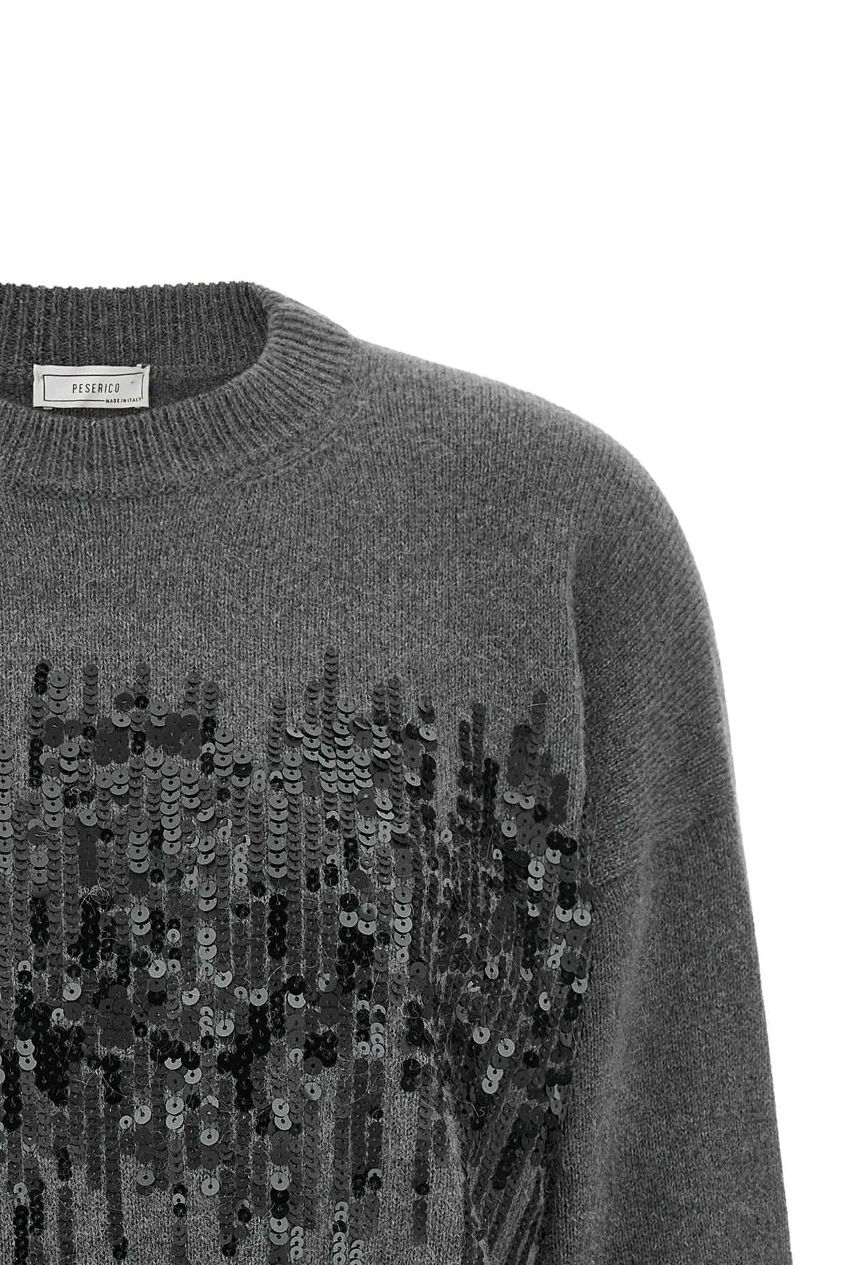 the peserico jersey stands out for its sartorial construction that combines comf