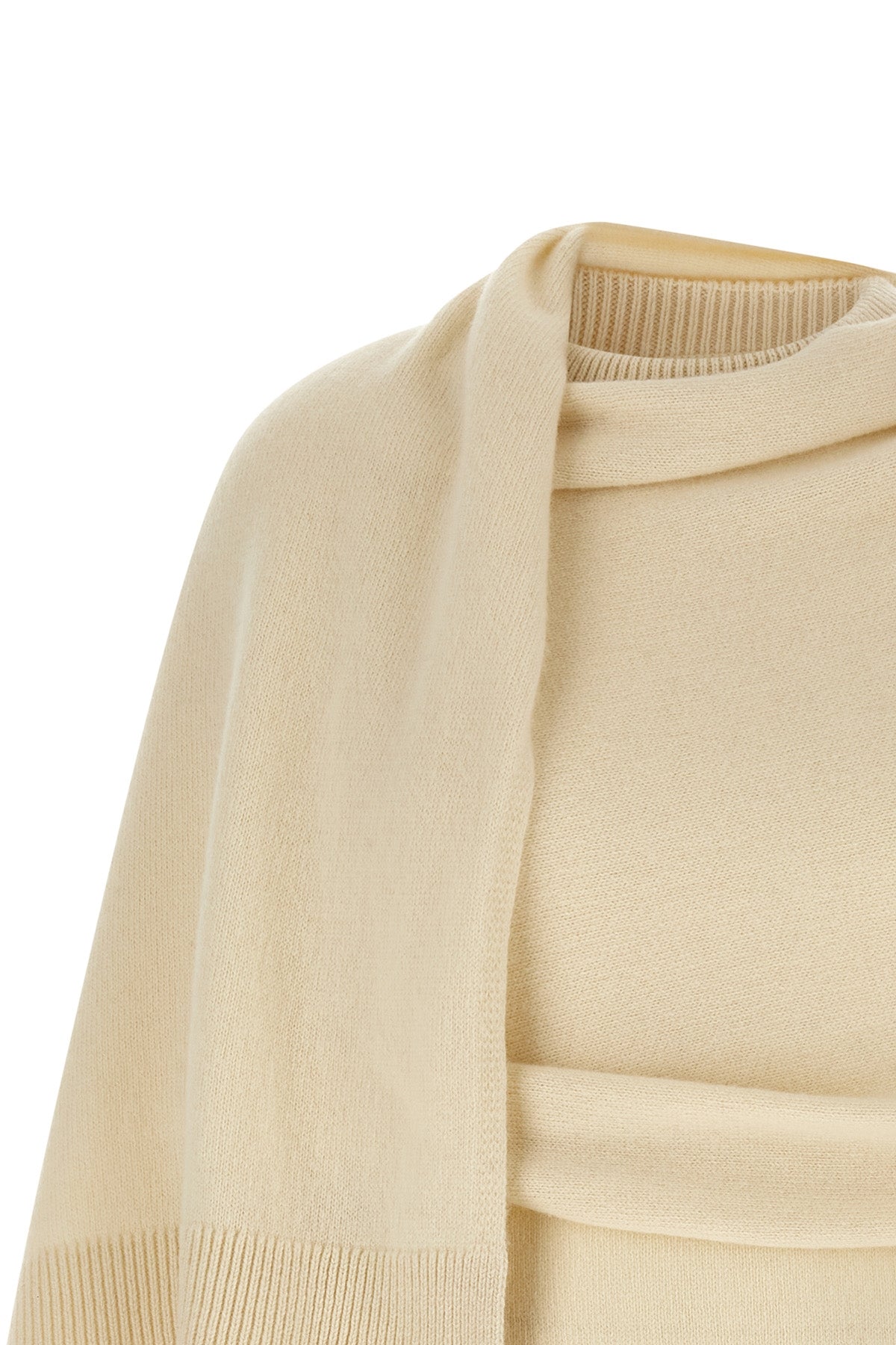 the armarium alida sweater redefines knitwear through a hybrid and innovative