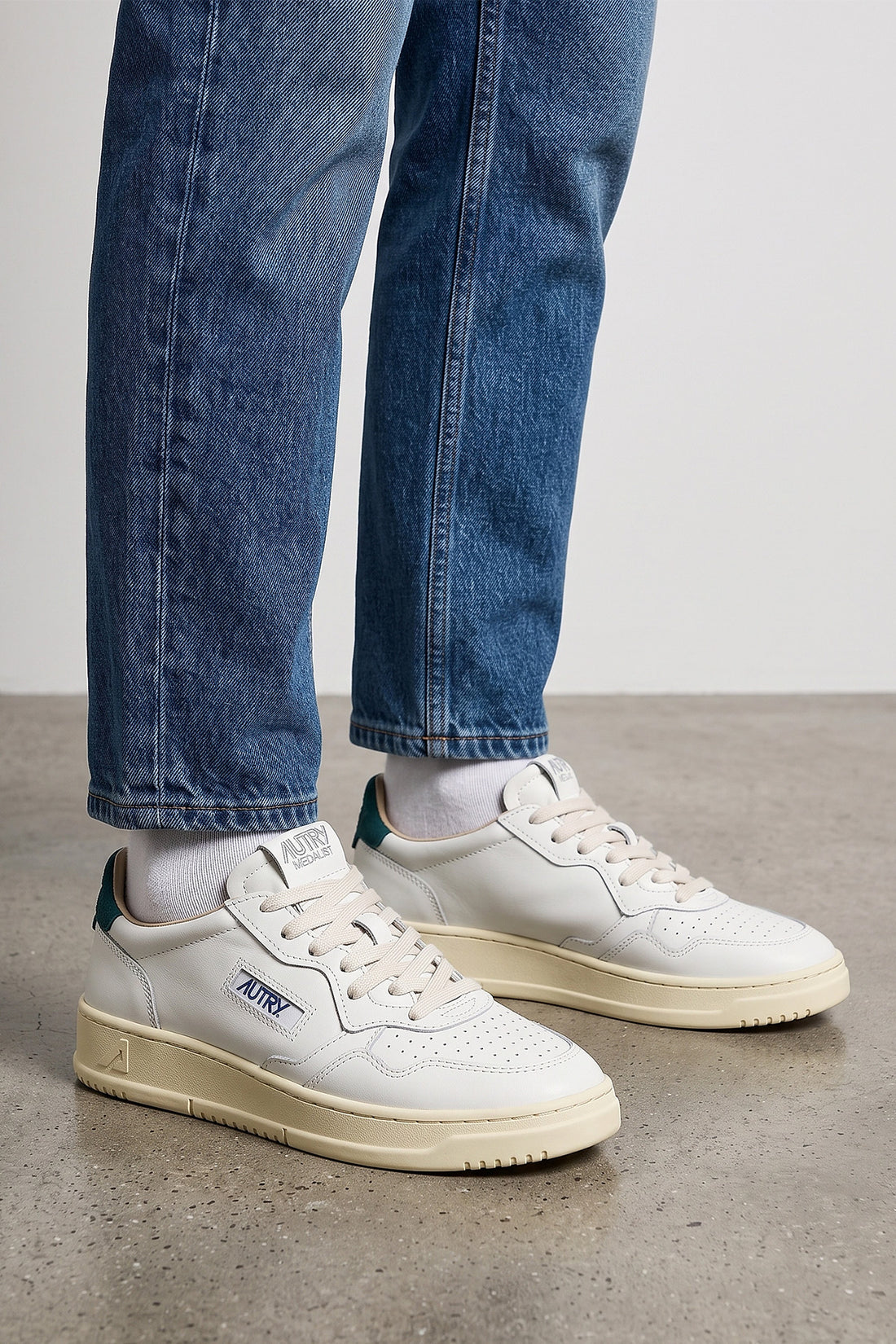 AUTRY 40 the autry medalist low sneakers feature a fine cowhide upper