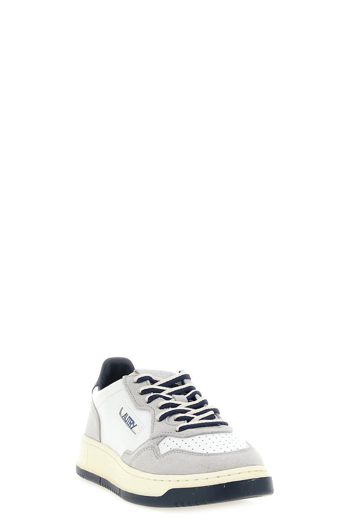 autry medalist low sneakers feature a structured low-top silhouette