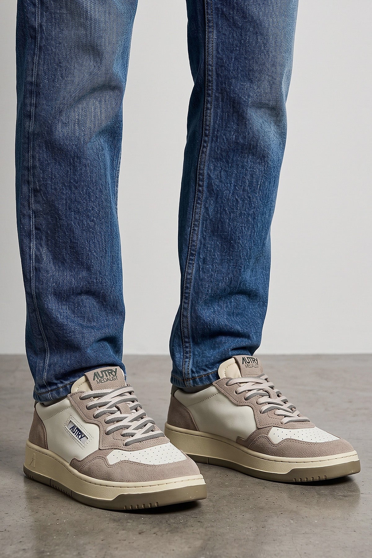 the autry medalist low sneaker