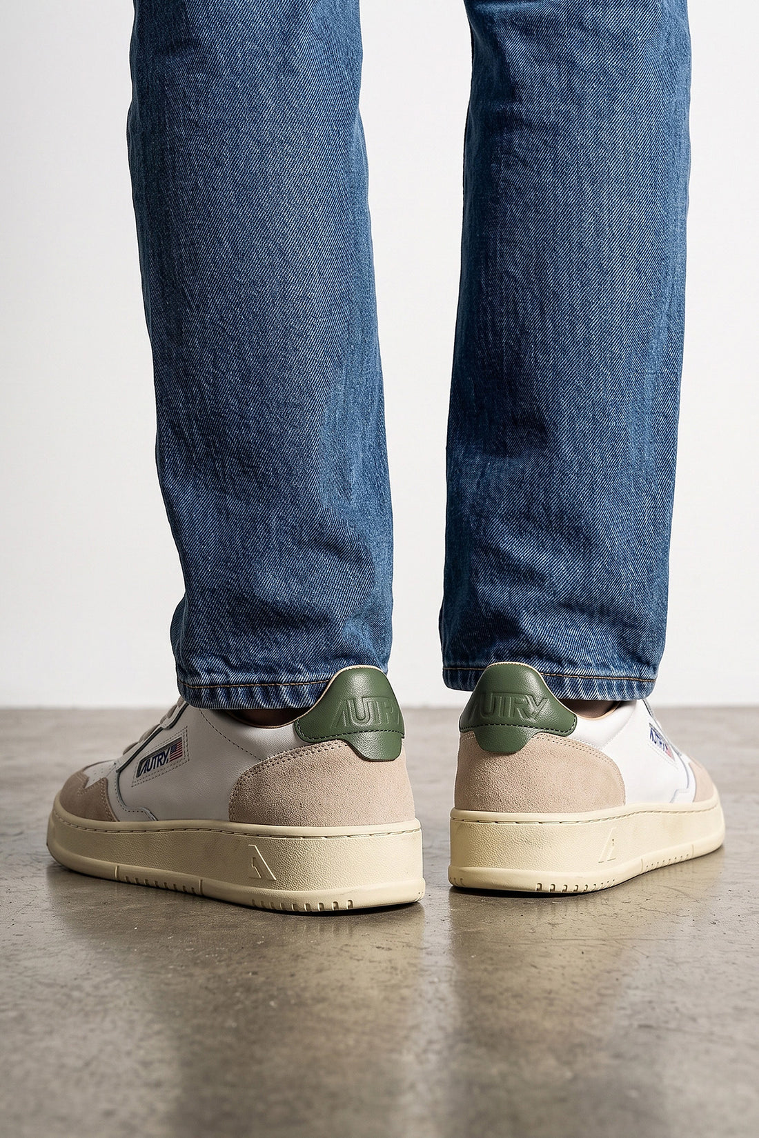 AUTRY 46 the autry medalist low sneakers present a refined interpretation of the classi