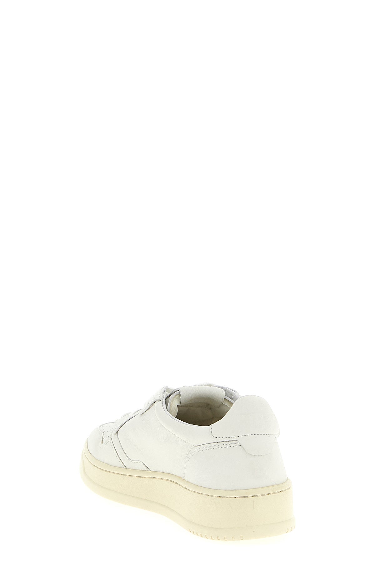 leather medalist low sneaker