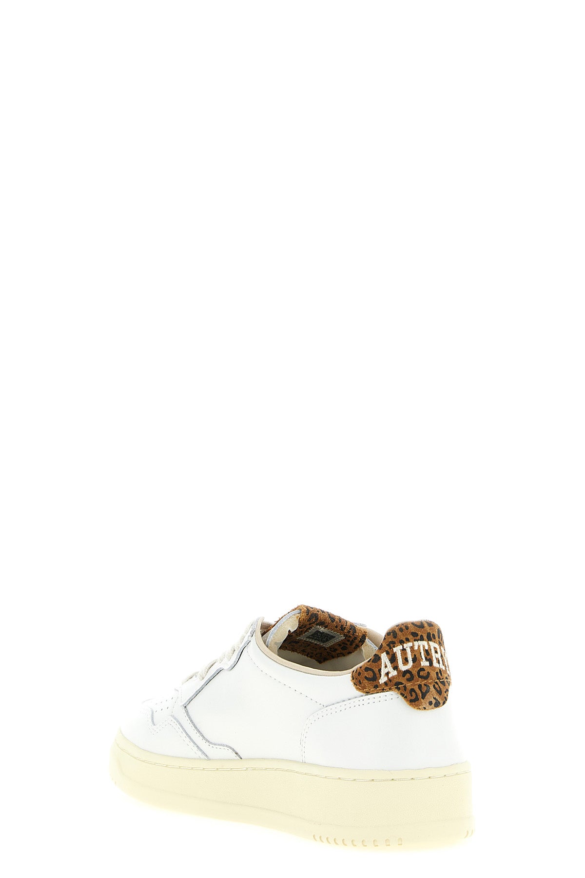 the autry medalist low sneakers feature an essential silhouette made of fine s