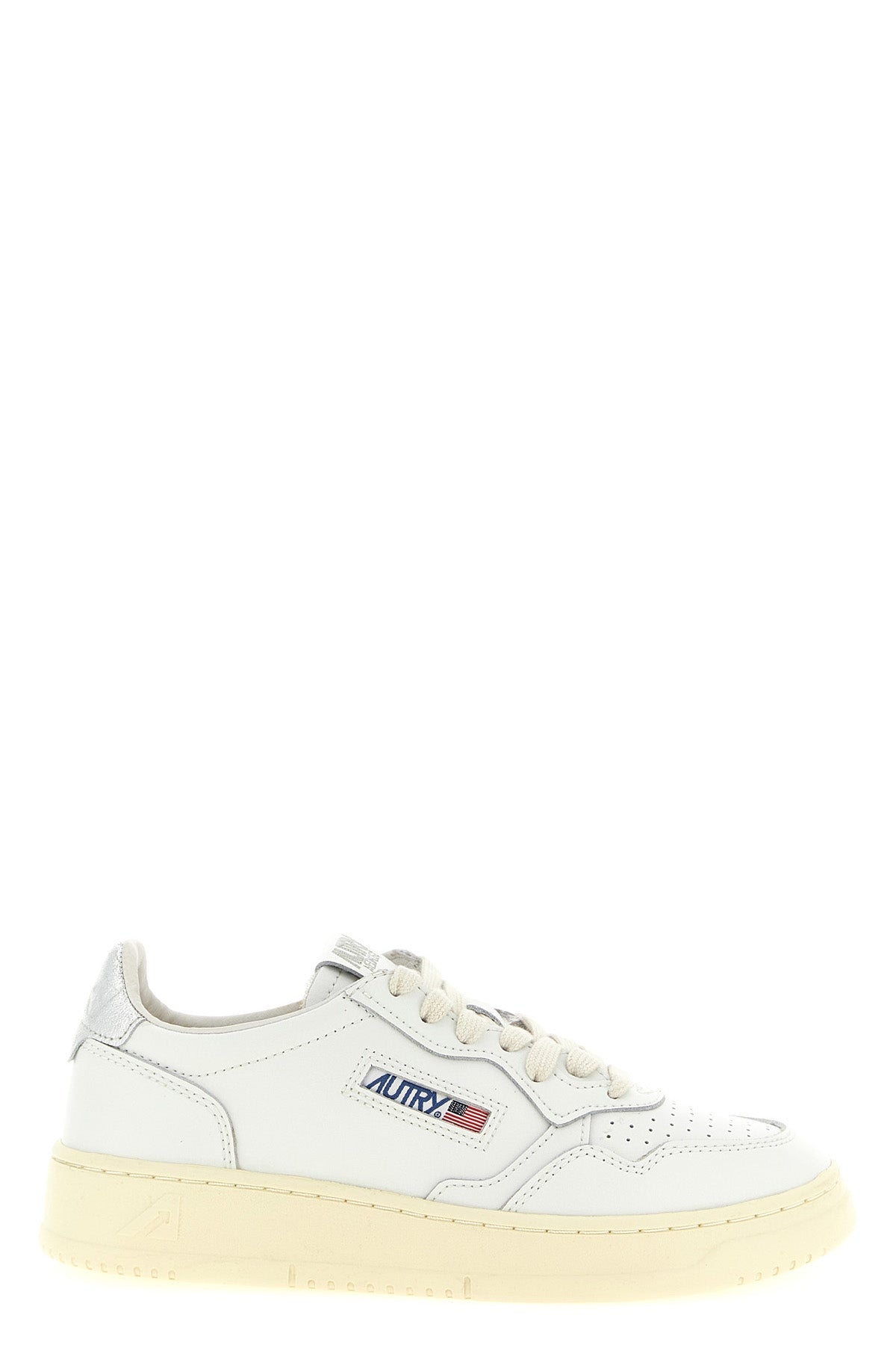 medalist low leather sneaker