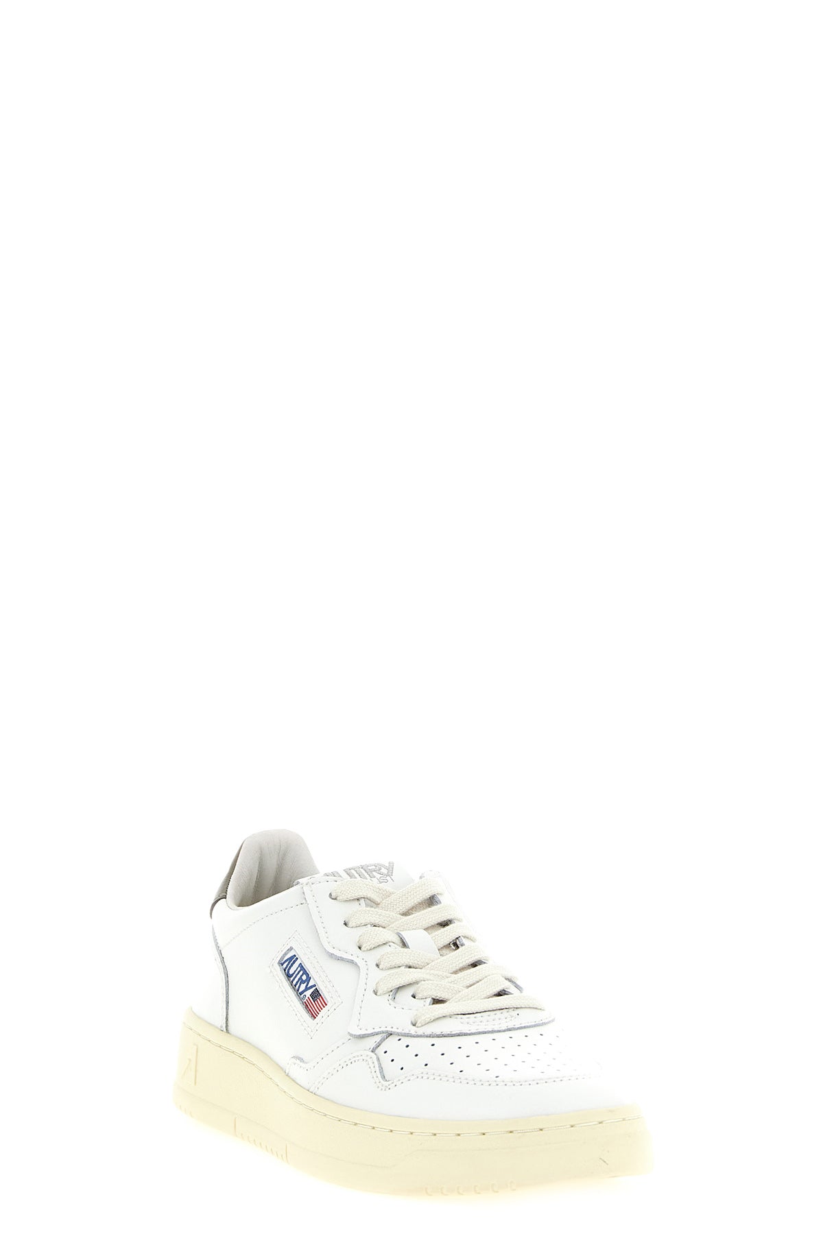 the autry medalist low sneakers feature a structured low-top silhouette made o