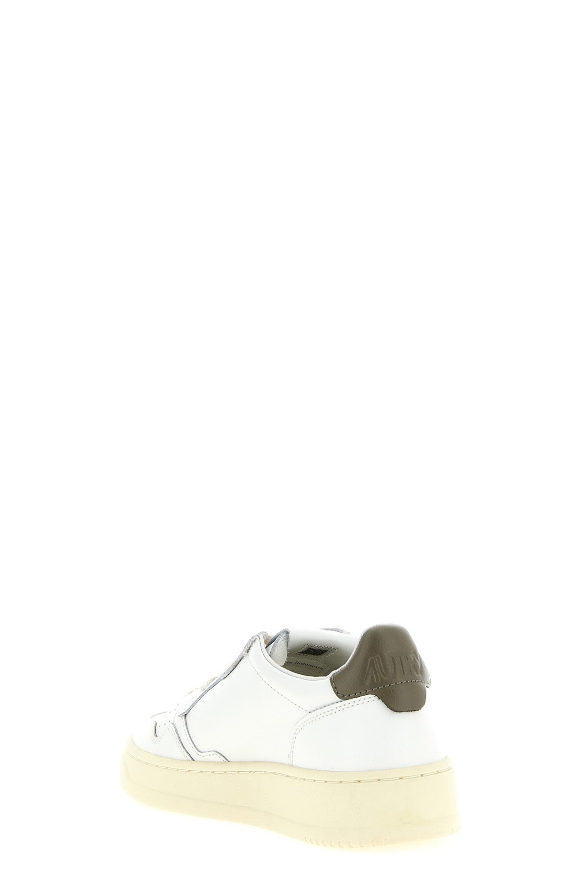 the autry medalist low sneakers feature a structured low-top silhouette made o