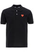 polo unisex in cotone nero con logo cuore rosso